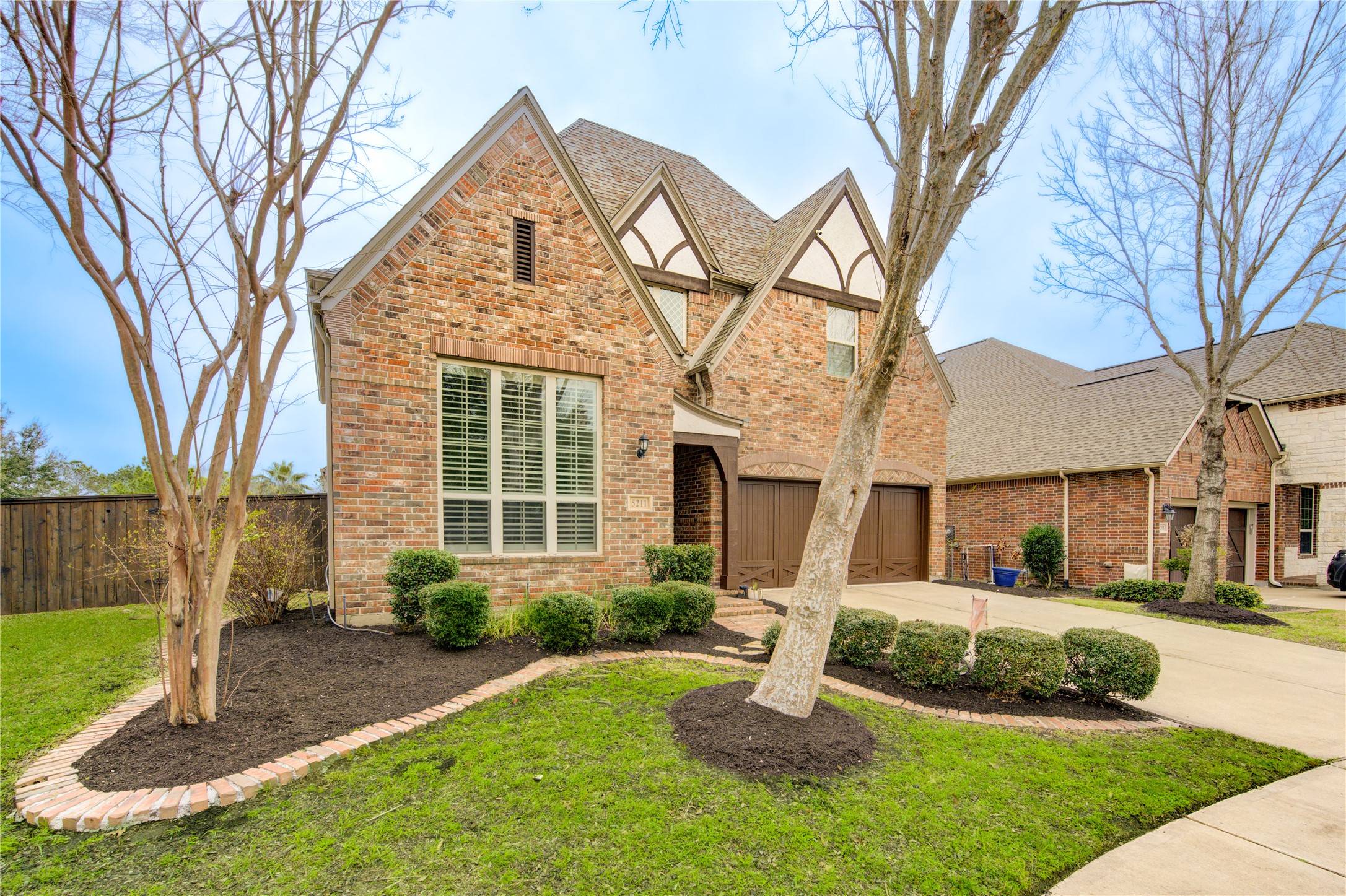 5211 Jackson Park Lane Property Photo 3