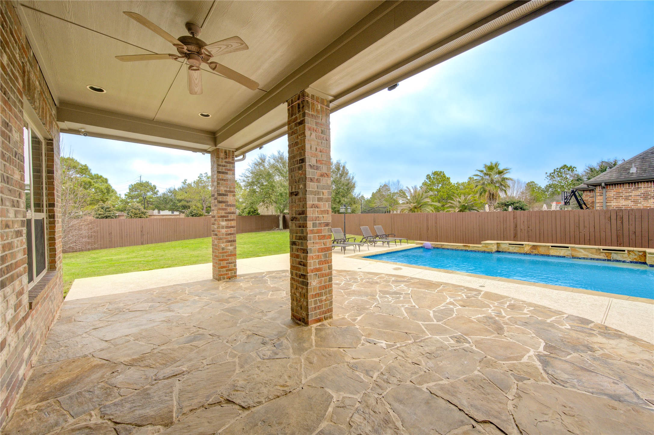 5211 Jackson Park Lane Property Photo 10