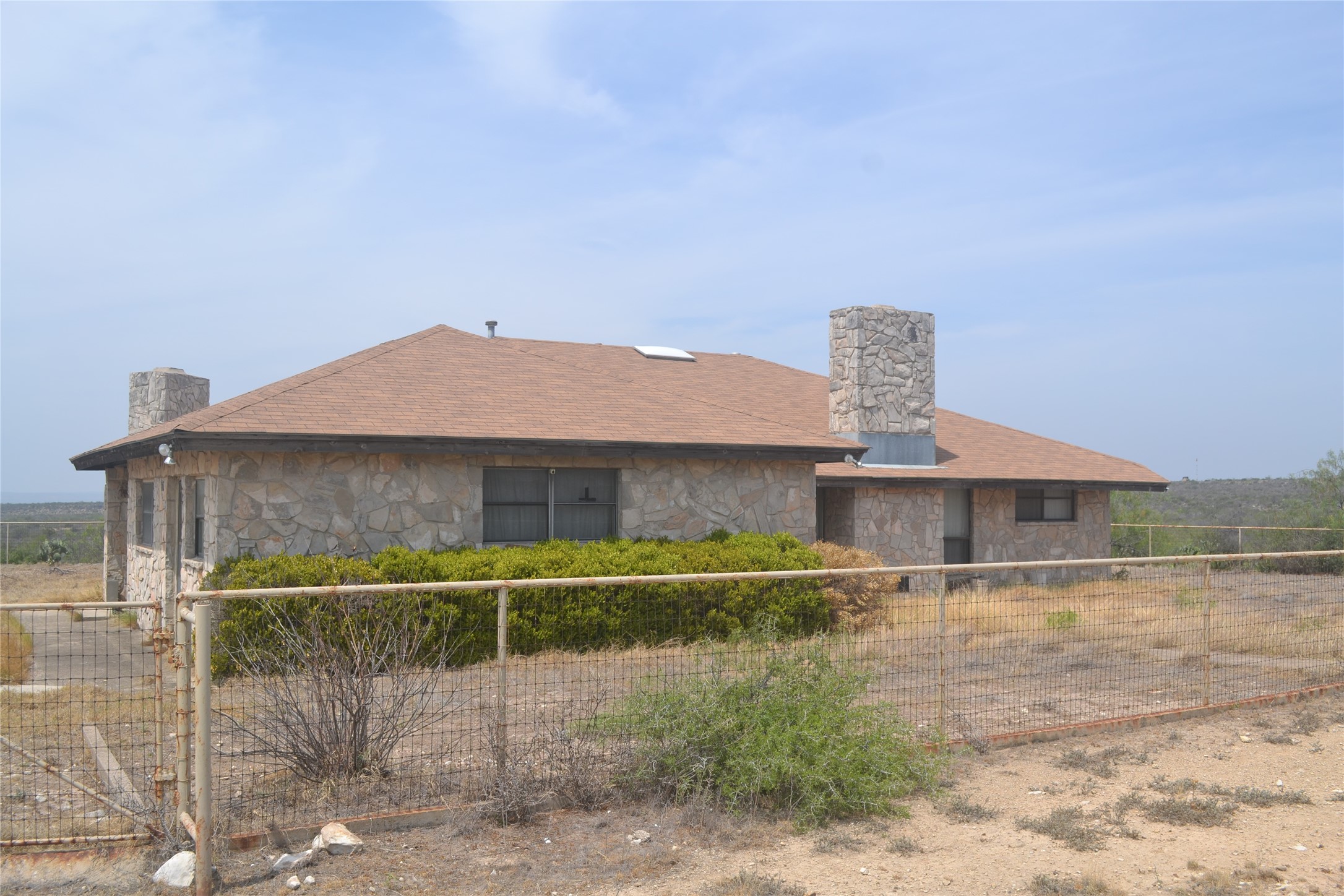 41498 W Us Highway 90 Property Photo 1
