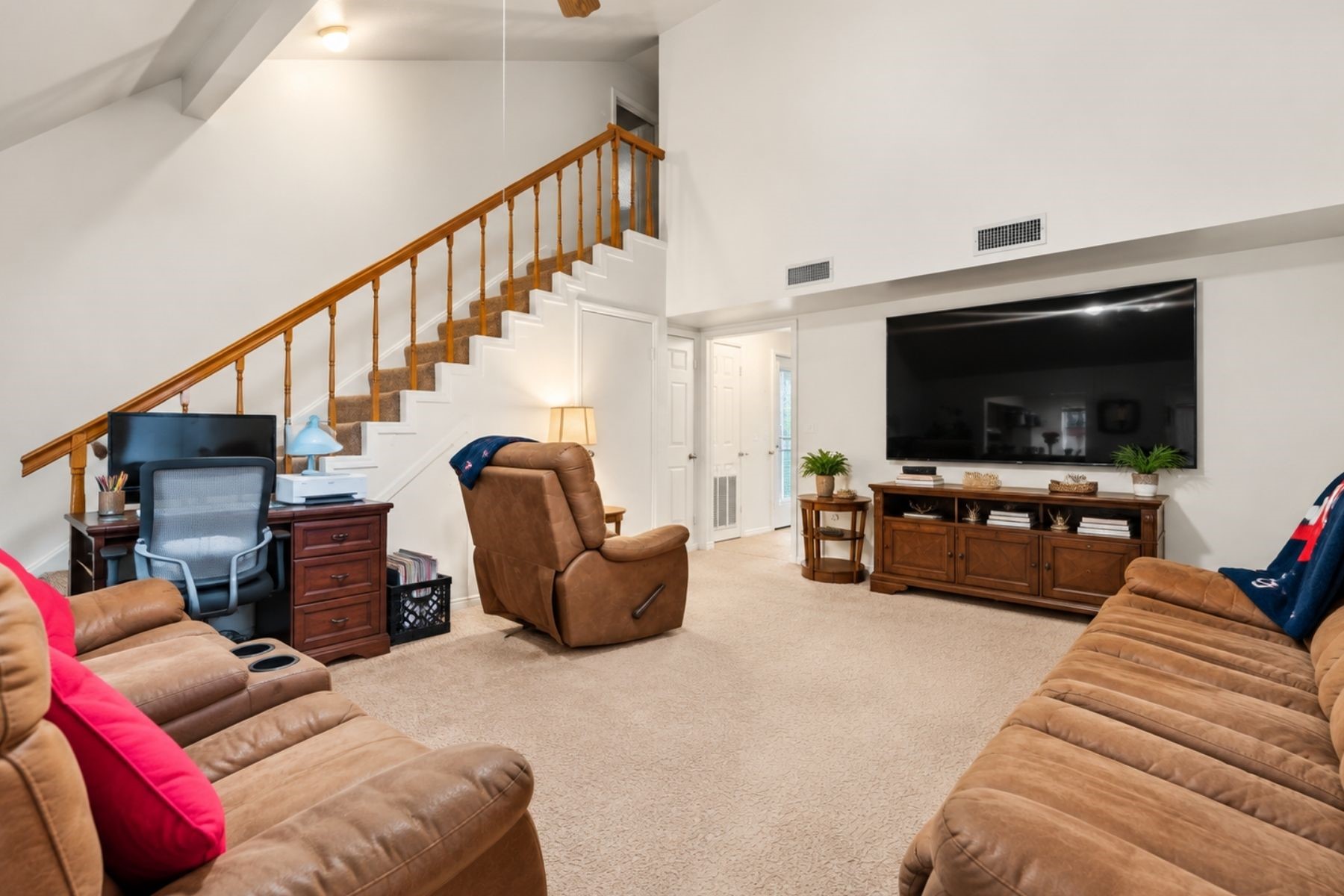6602 Tamar Drive A B Property Photo 5