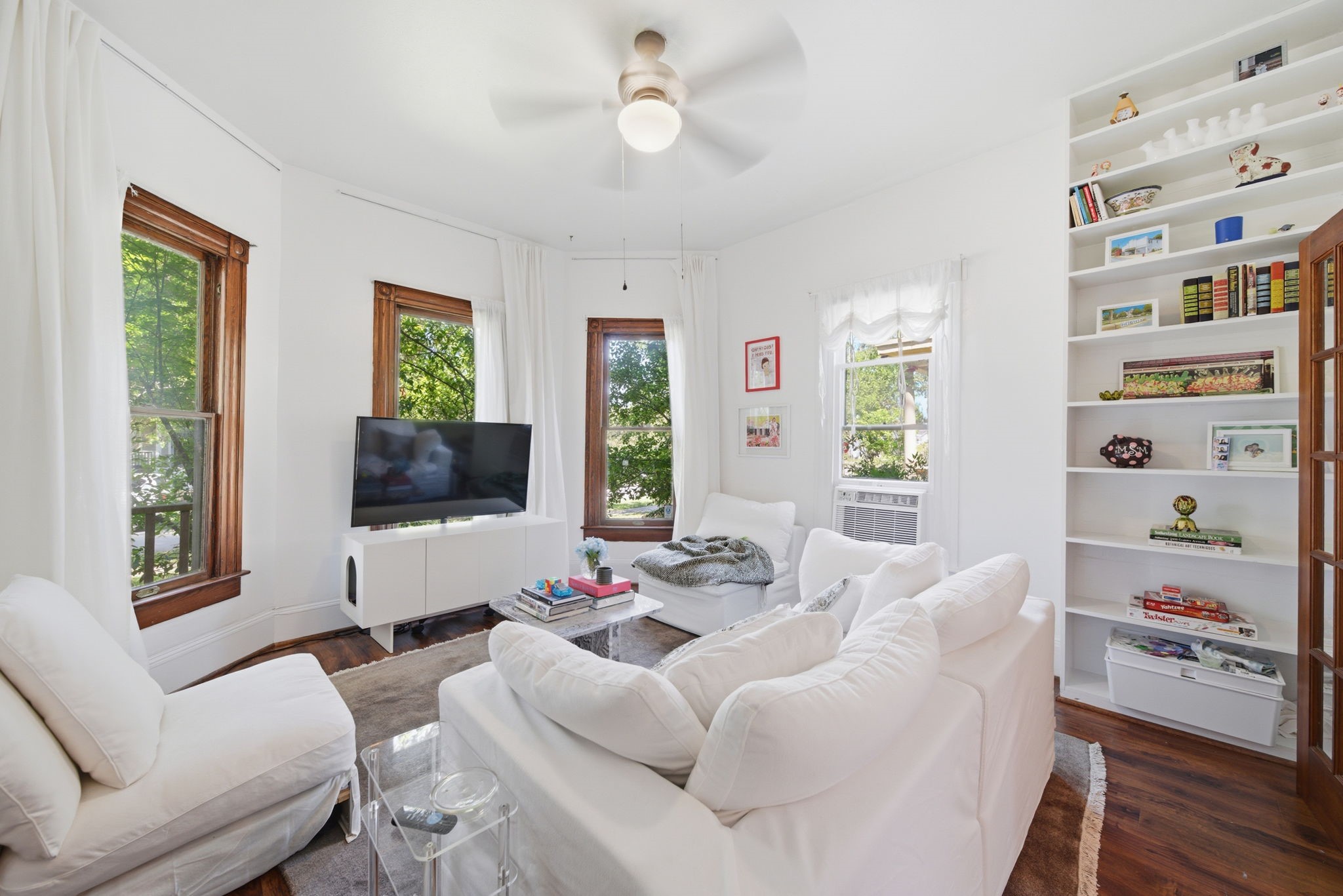 840 Cortlandt Street 8 Property Photo 4