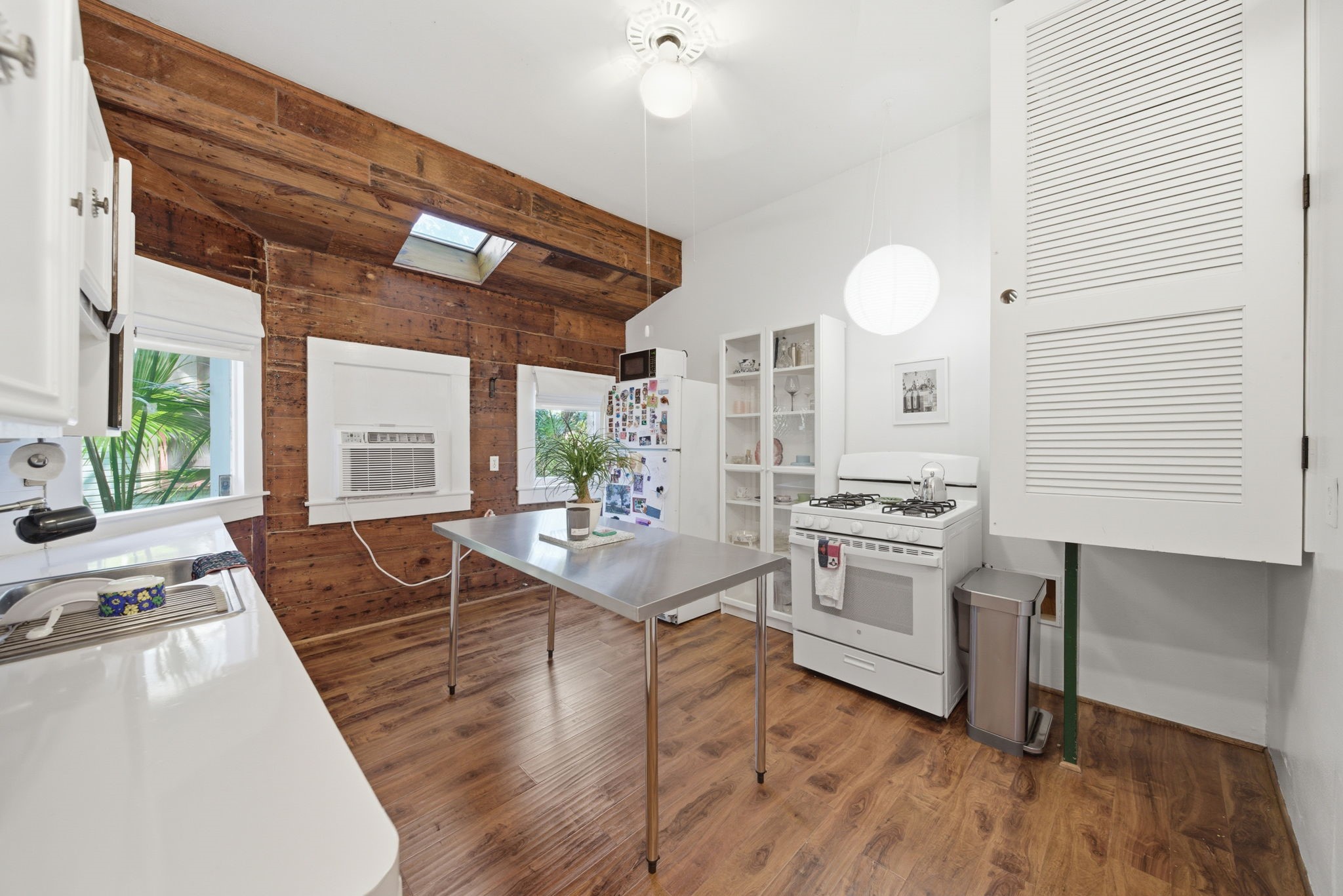 840 Cortlandt Street 8 Property Photo 6