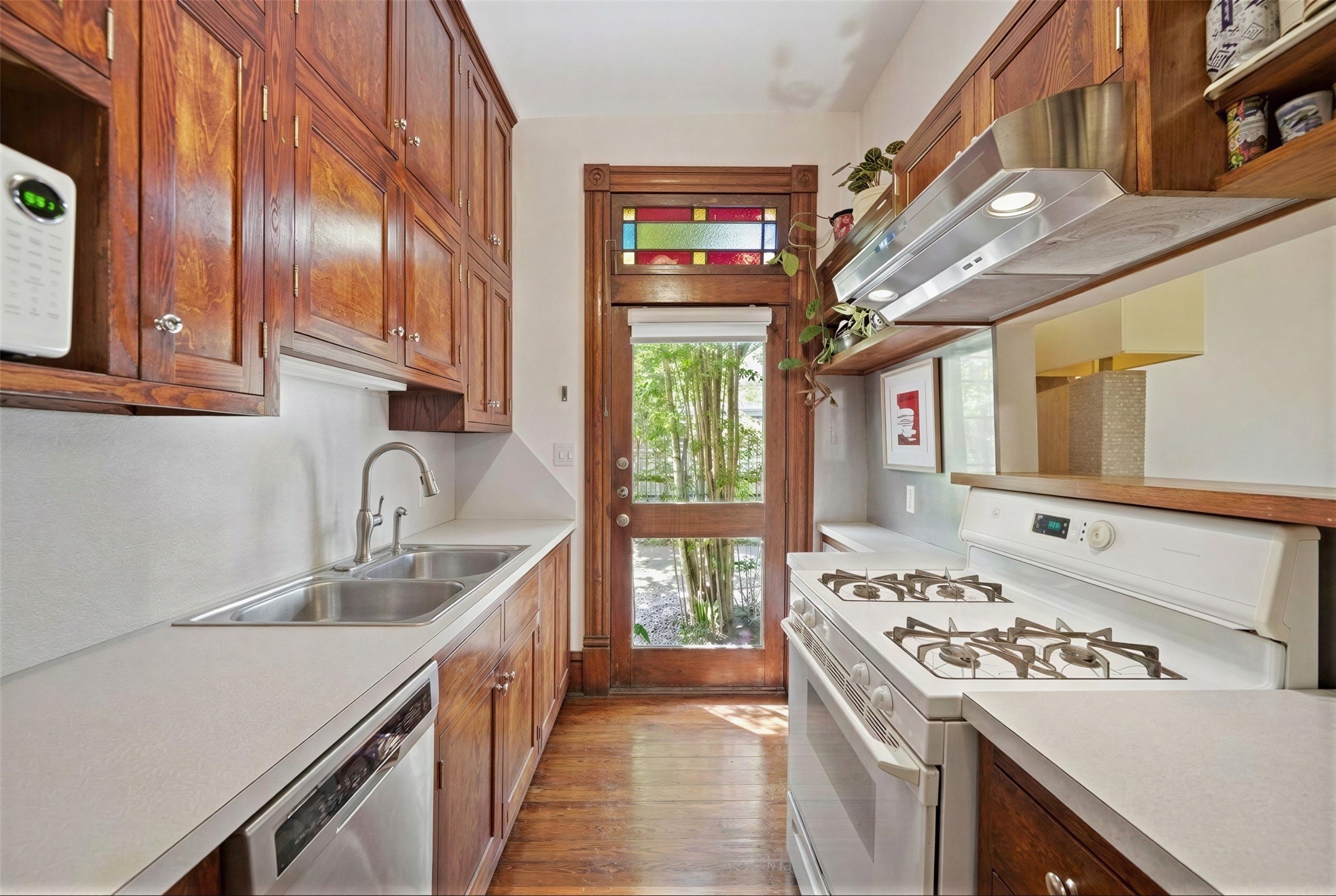 840 Cortlandt Street 8 Property Photo 12