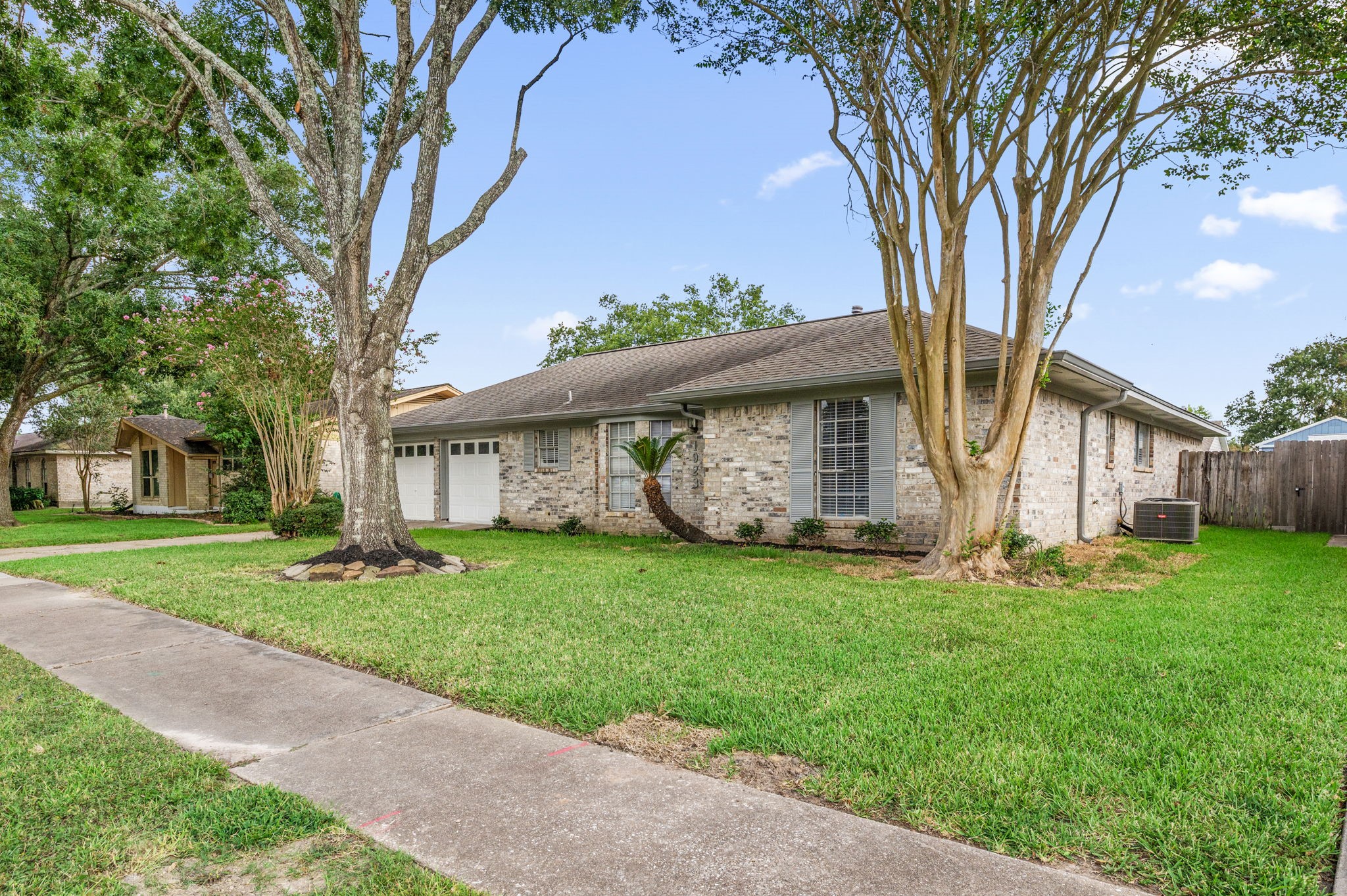 1923 Winding Creek Drive Property Photo 3