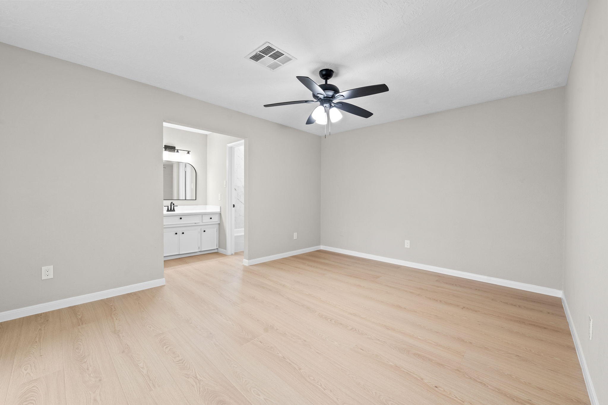 1923 Winding Creek Drive Property Photo 13