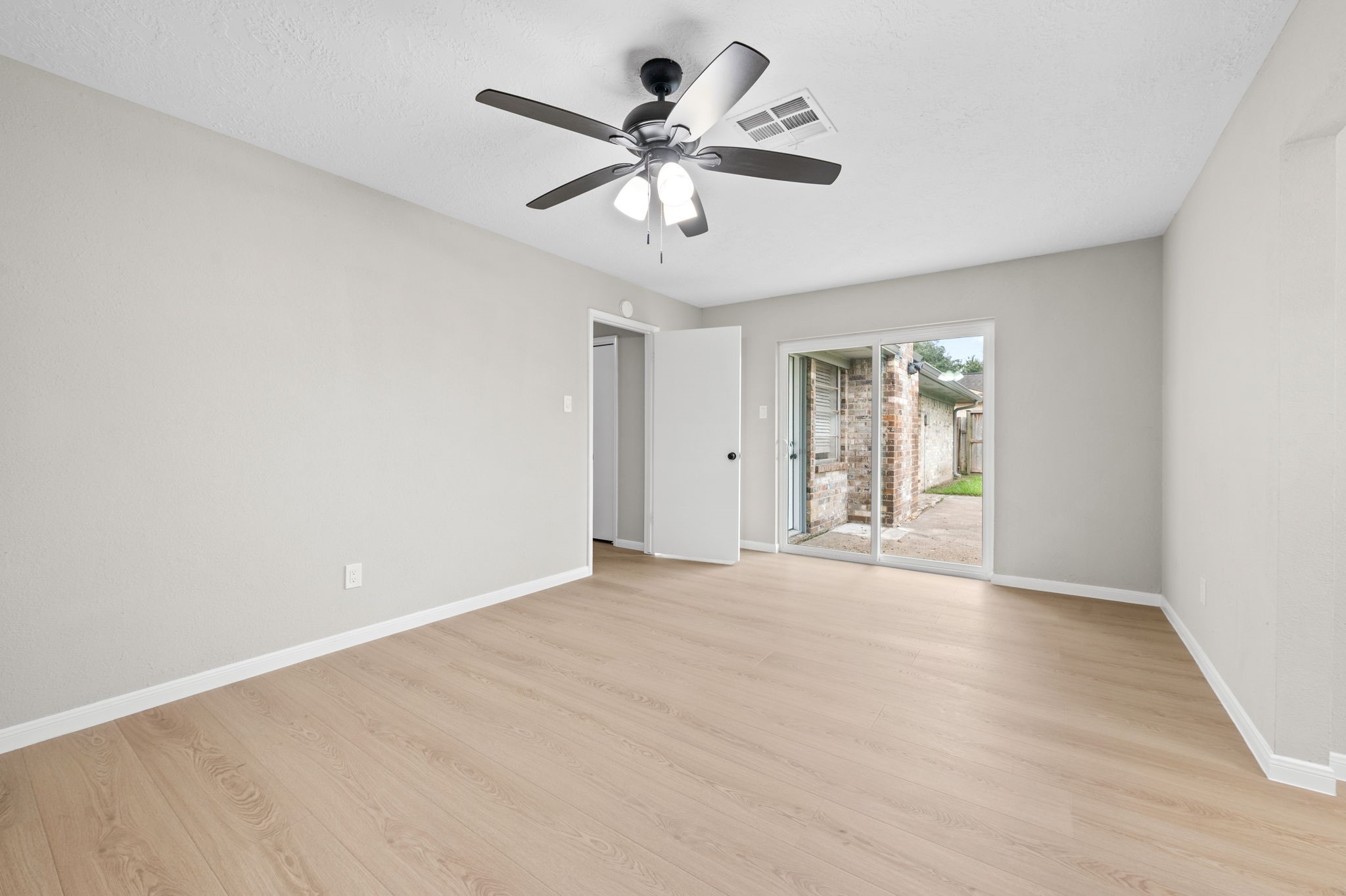 1923 Winding Creek Drive Property Photo 14