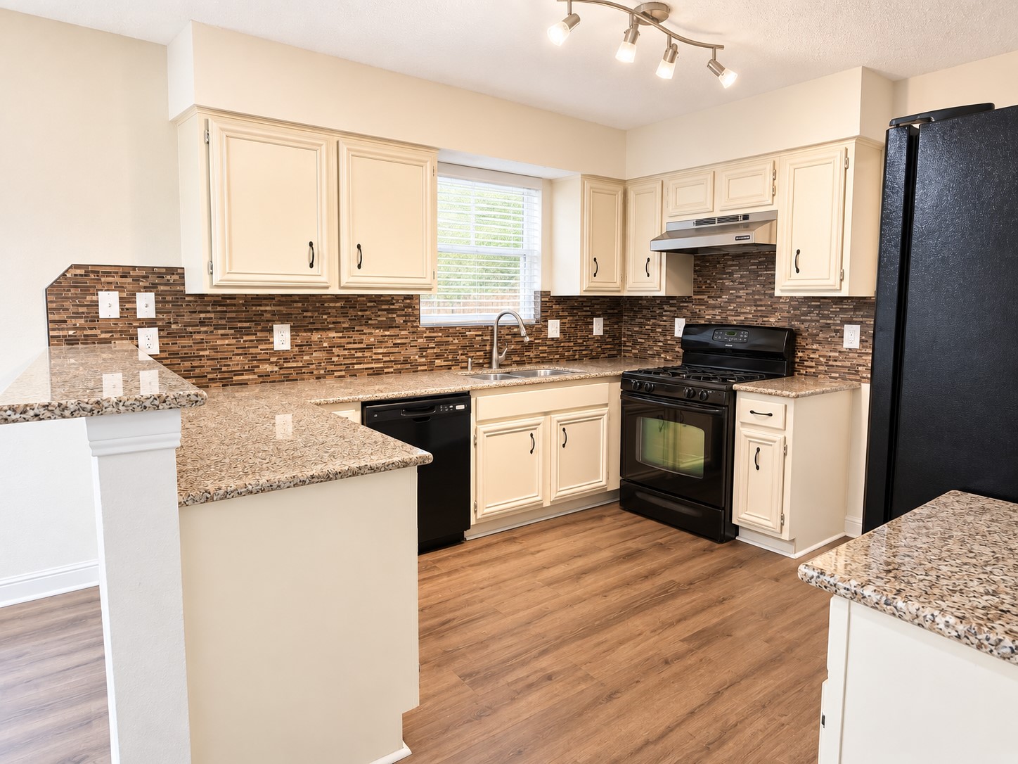 16027 Hollow Rock Drive Property Photo 3