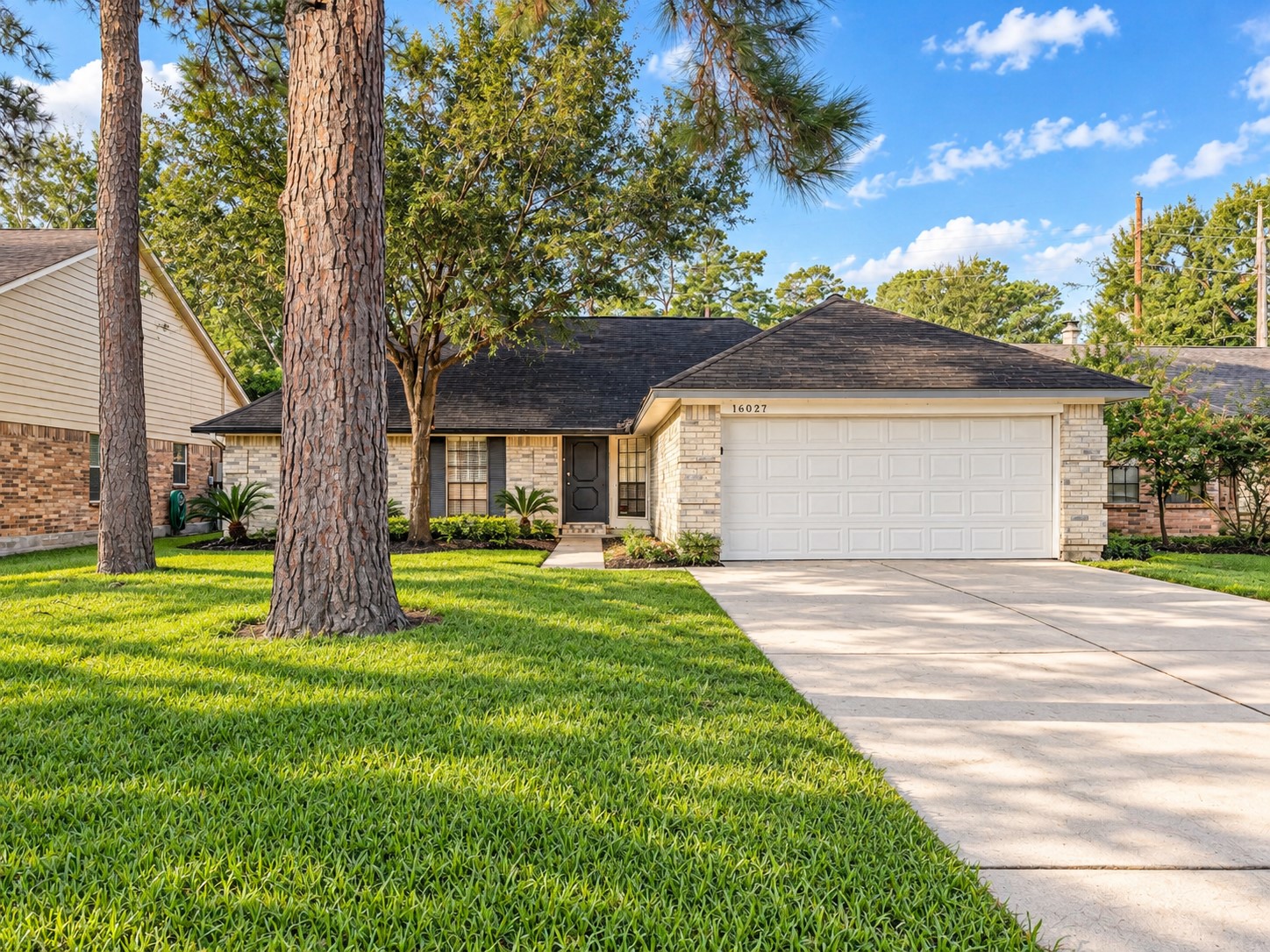 16027 Hollow Rock Drive Property Photo 4