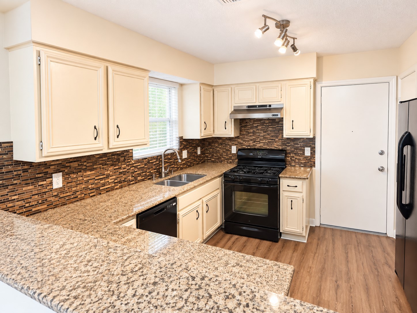 16027 Hollow Rock Drive Property Photo 11