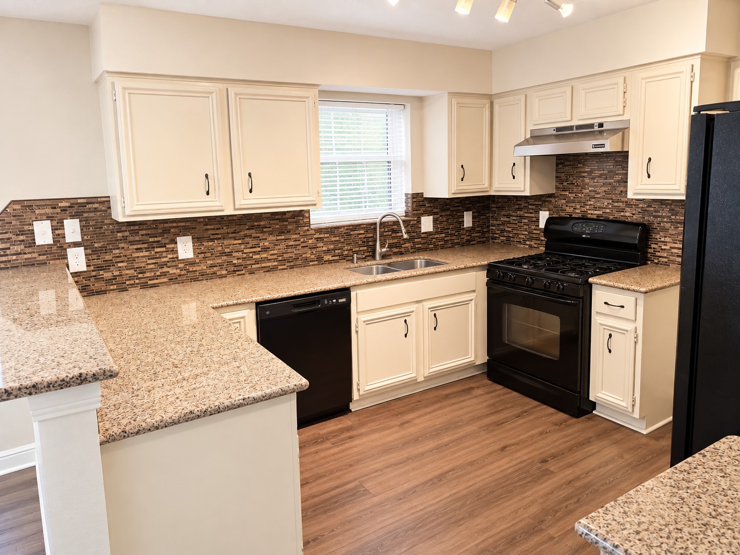 16027 Hollow Rock Drive Property Photo 12