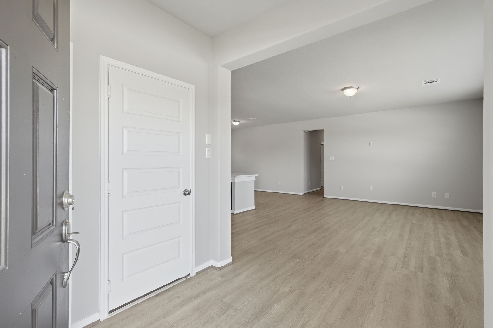 10406 Milford Woods Lane Property Photo 6