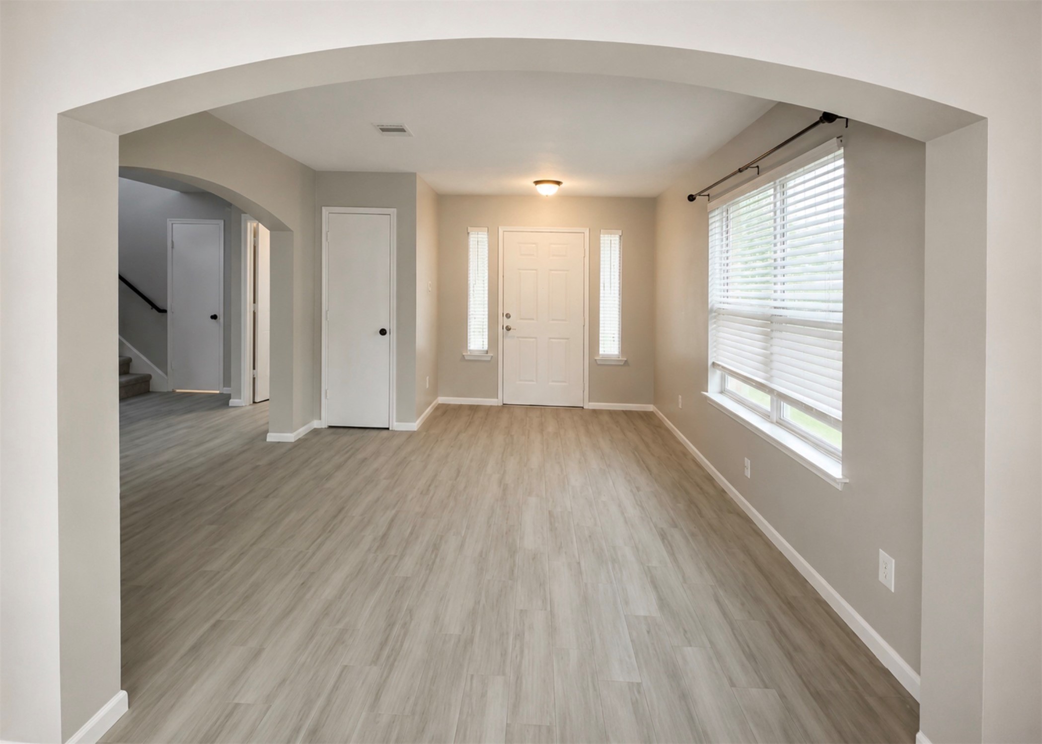 19154 Yellow Thrush Drive Property Photo 3