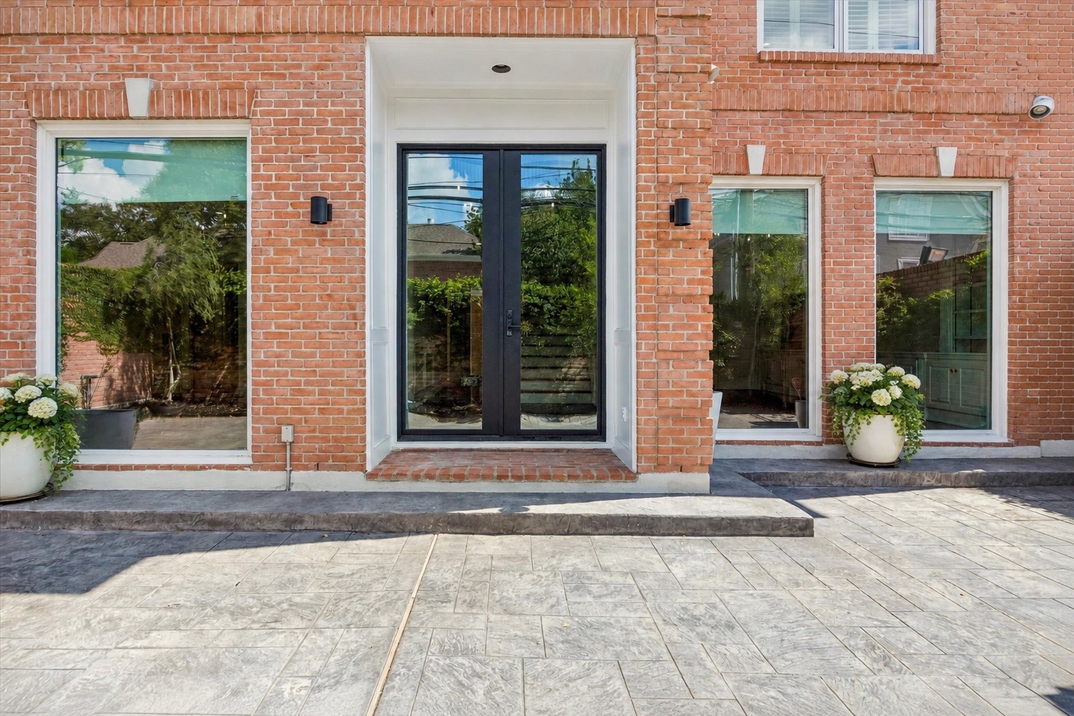 983 S Post Oak Lane Property Photo 4