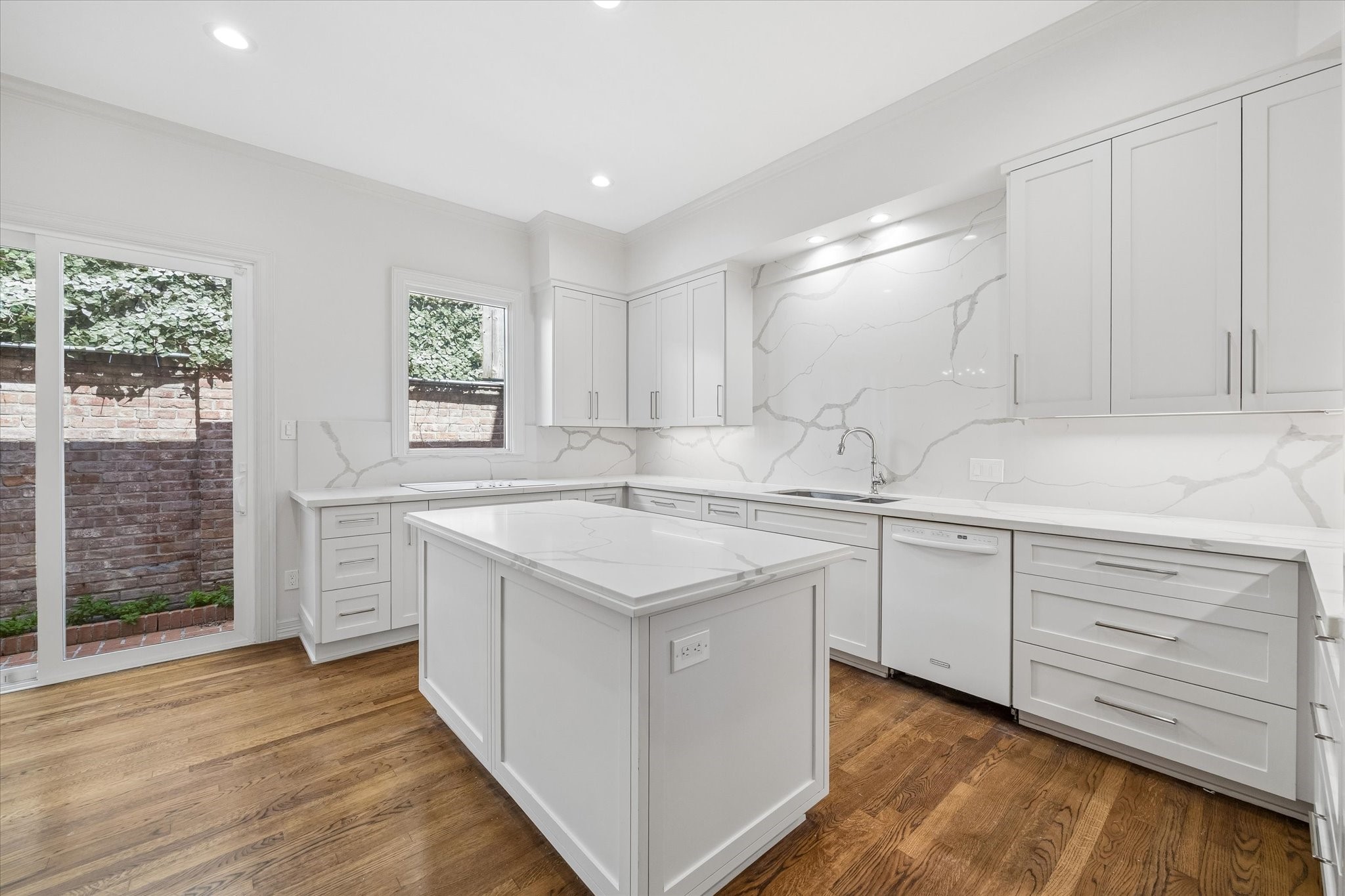 983 S Post Oak Lane Property Photo 12