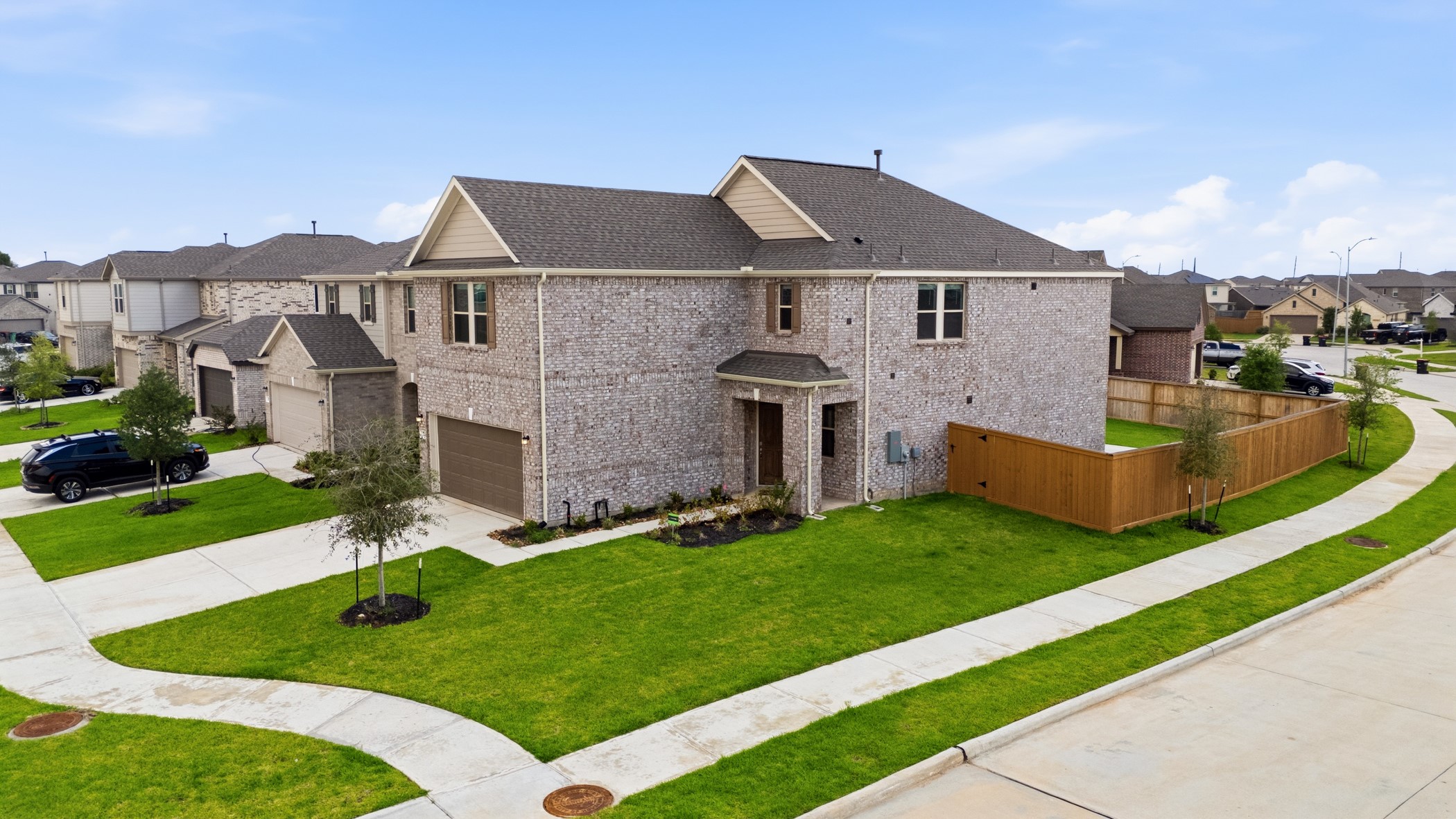 2816 Shimmer Edge Drive Property Photo 1