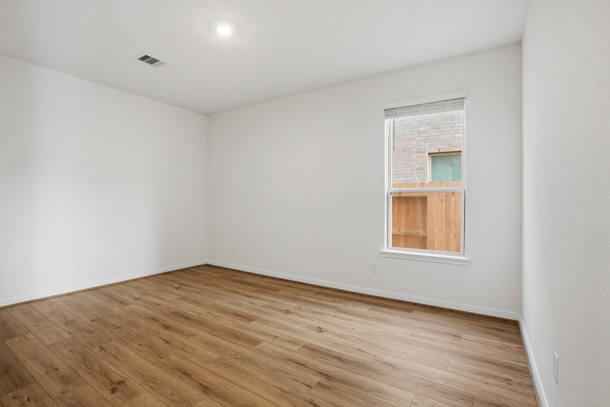 2816 Shimmer Edge Drive Property Photo 7