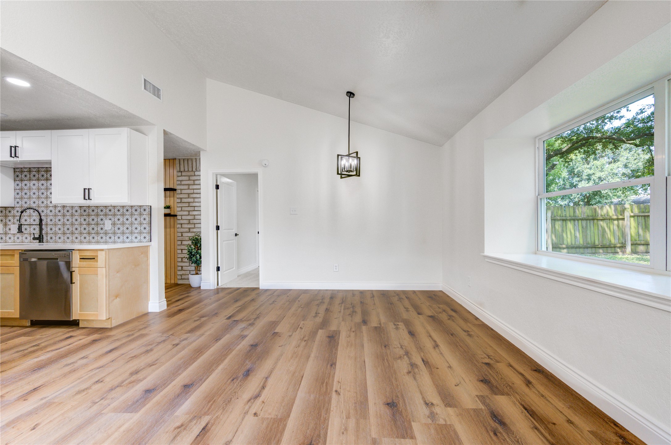 5002 Meadow Place Drive Property Photo 16