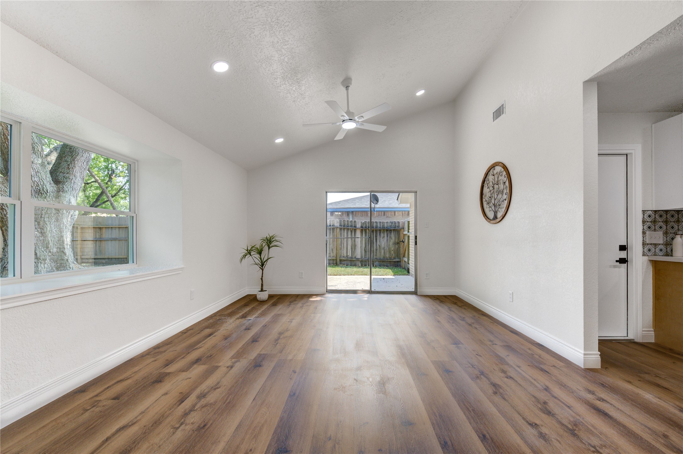 5002 Meadow Place Drive Property Photo 17