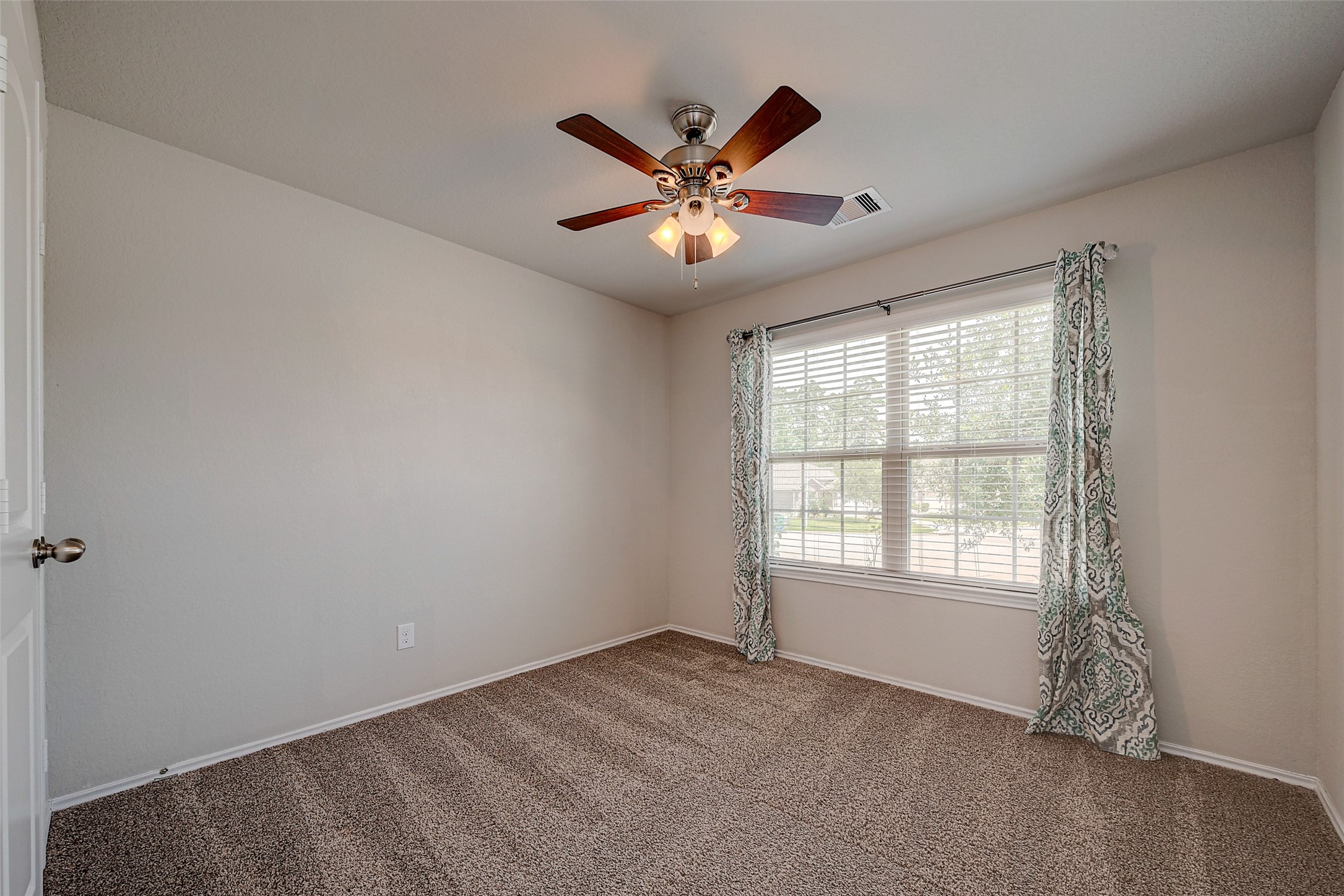 14004 Lake Crescent Drive Property Photo 6