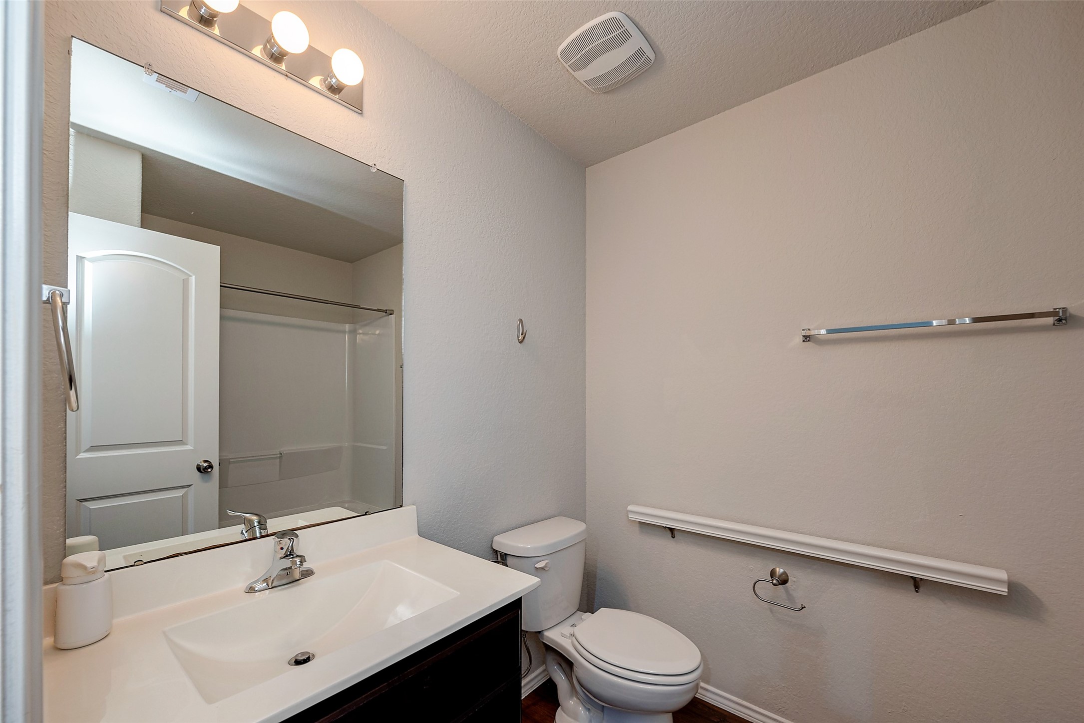 14004 Lake Crescent Drive Property Photo 7