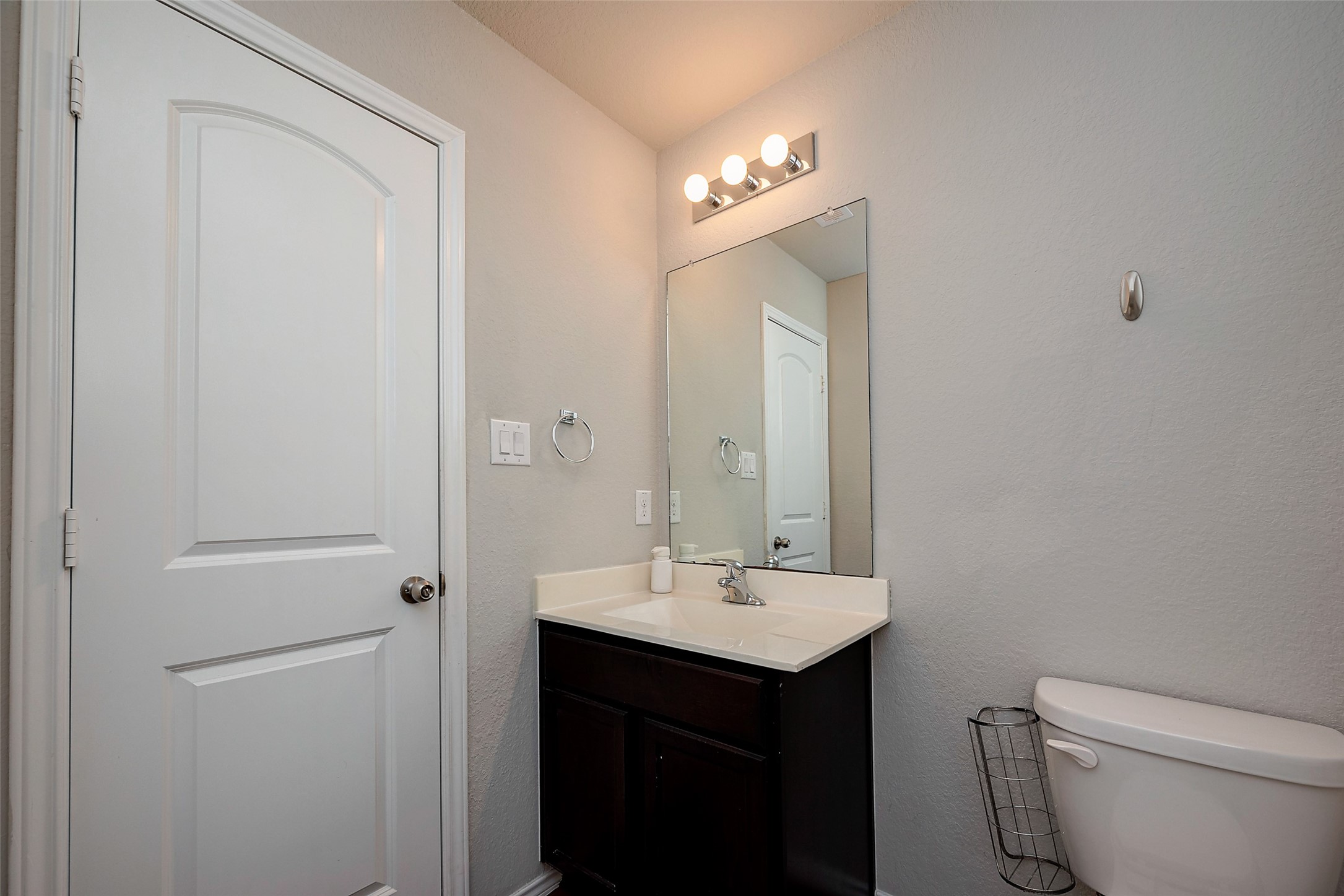 14004 Lake Crescent Drive Property Photo 9