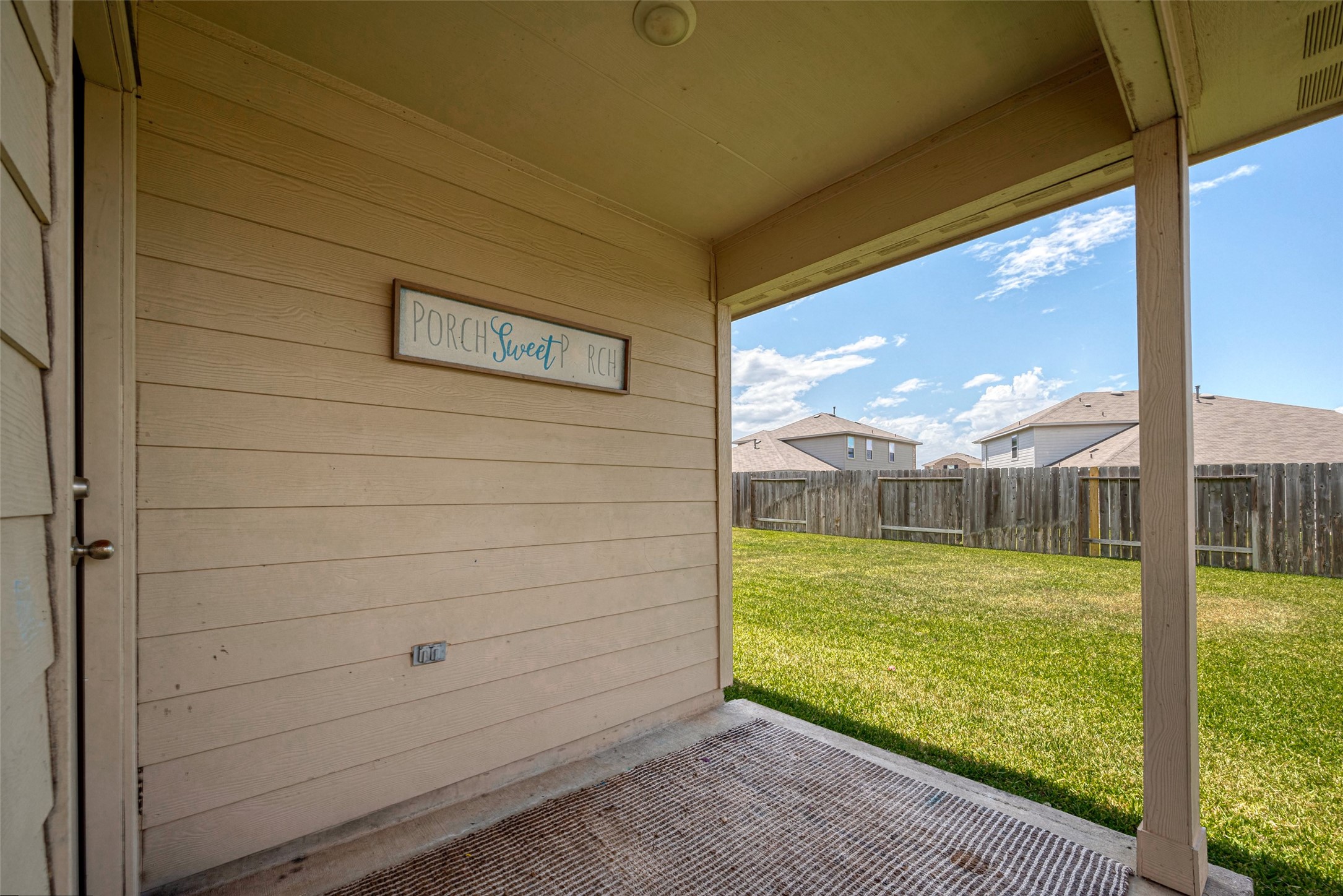 14004 Lake Crescent Drive Property Photo 33