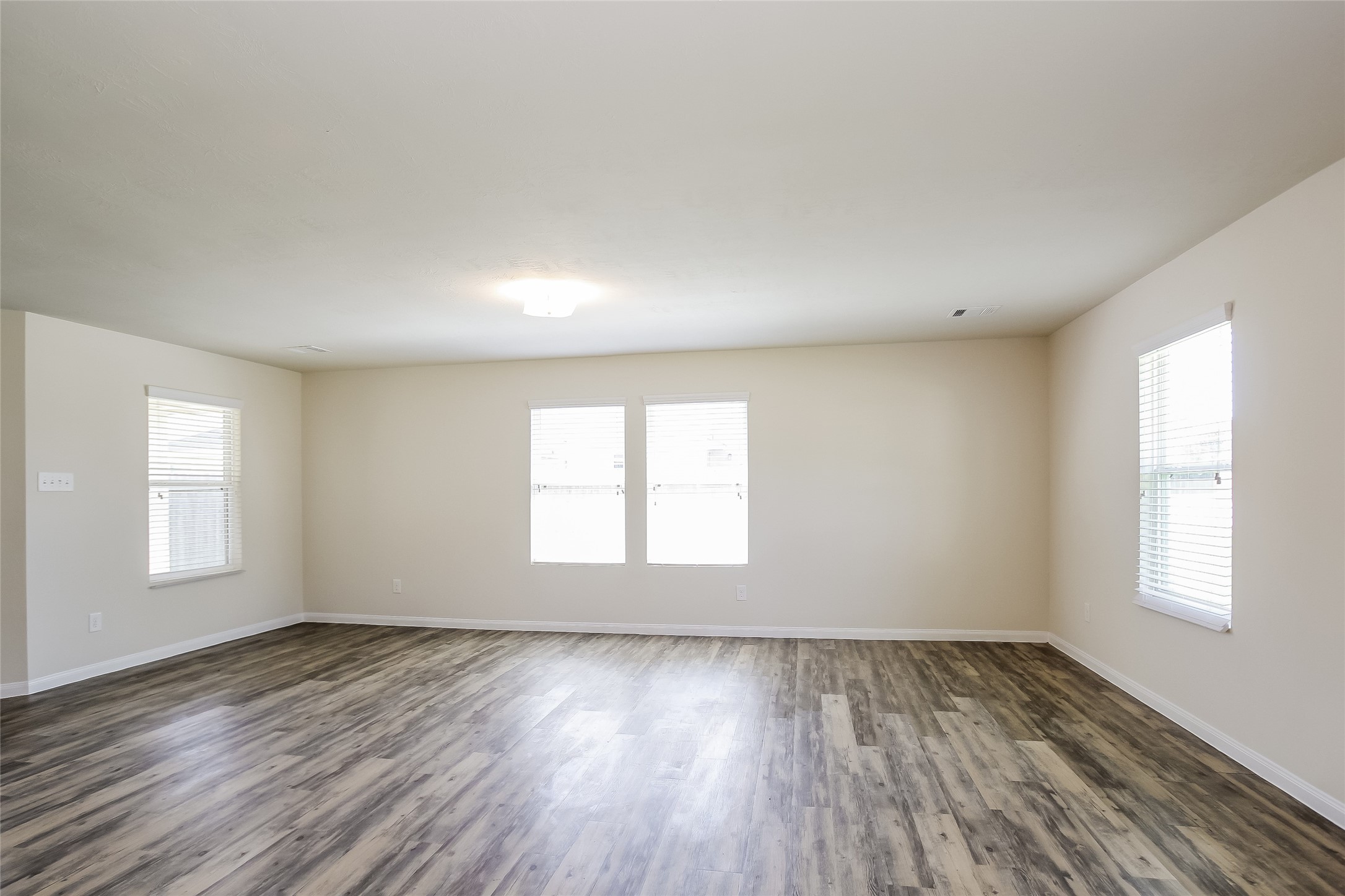 10118 Piave Drive Property Photo 5