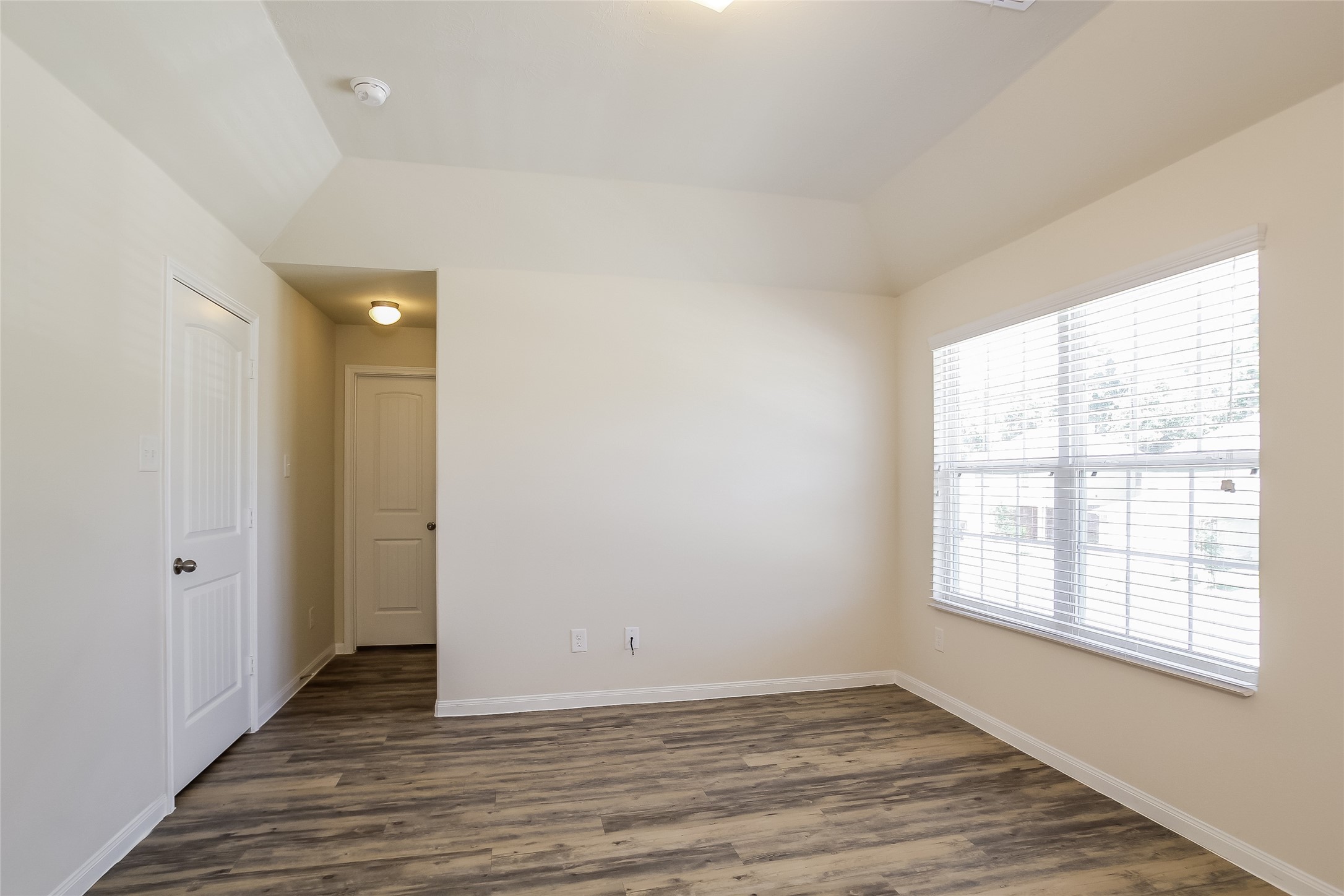 10118 Piave Drive Property Photo 6