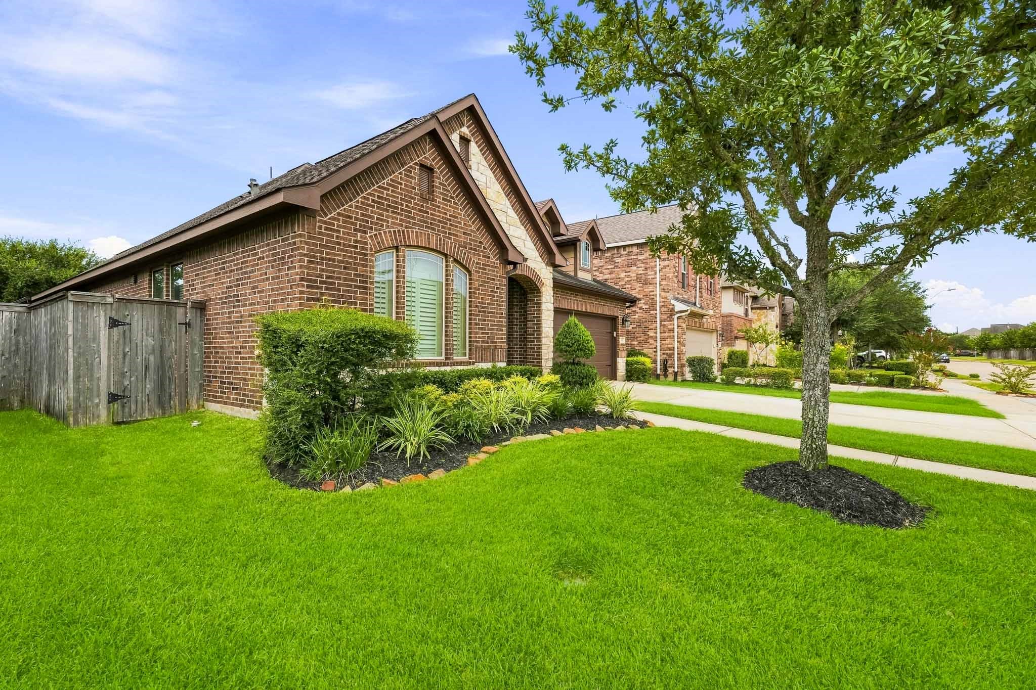 10034 Foggy River Property Photo 3