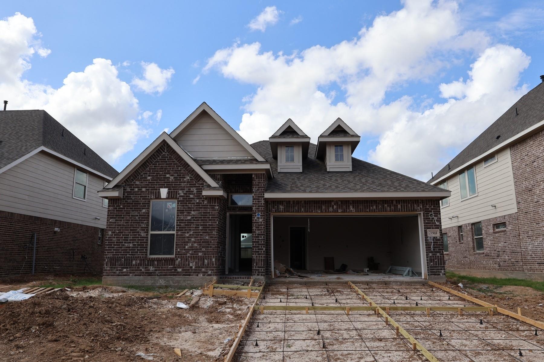 21911 Iris Colony Drive Property Photo 2