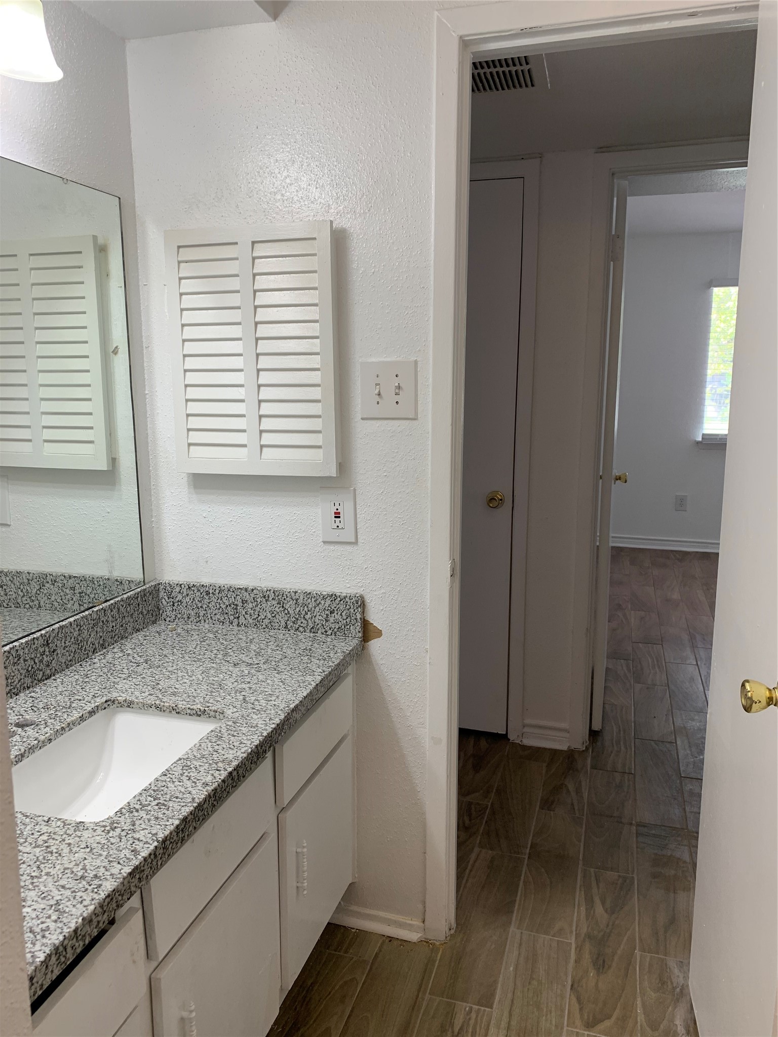 5625 Antoine Drive 1007 Property Photo 8