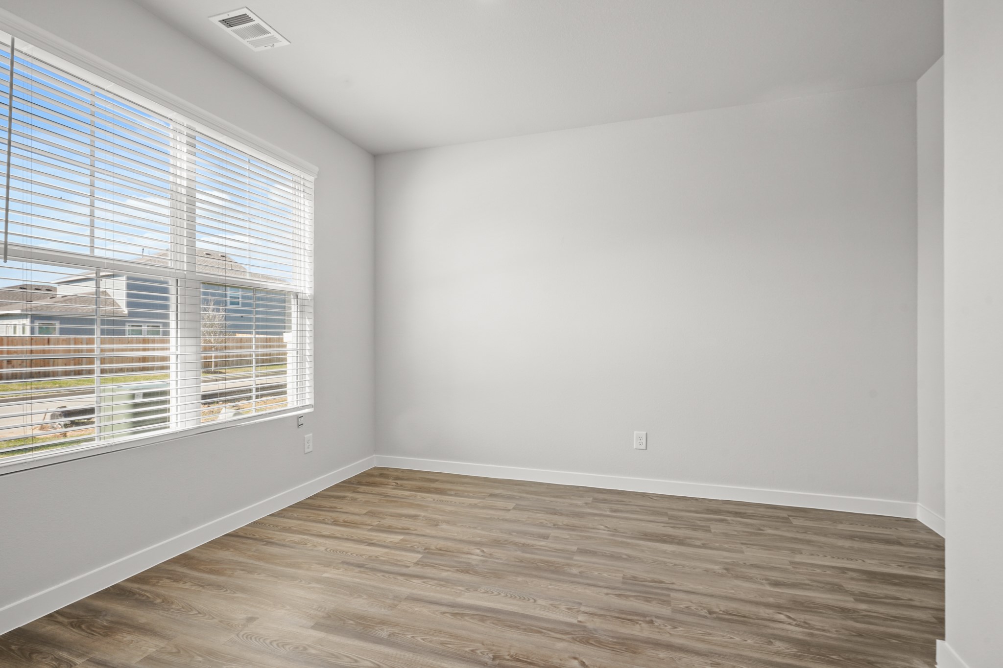 17214 White Peace Drive Property Photo 3