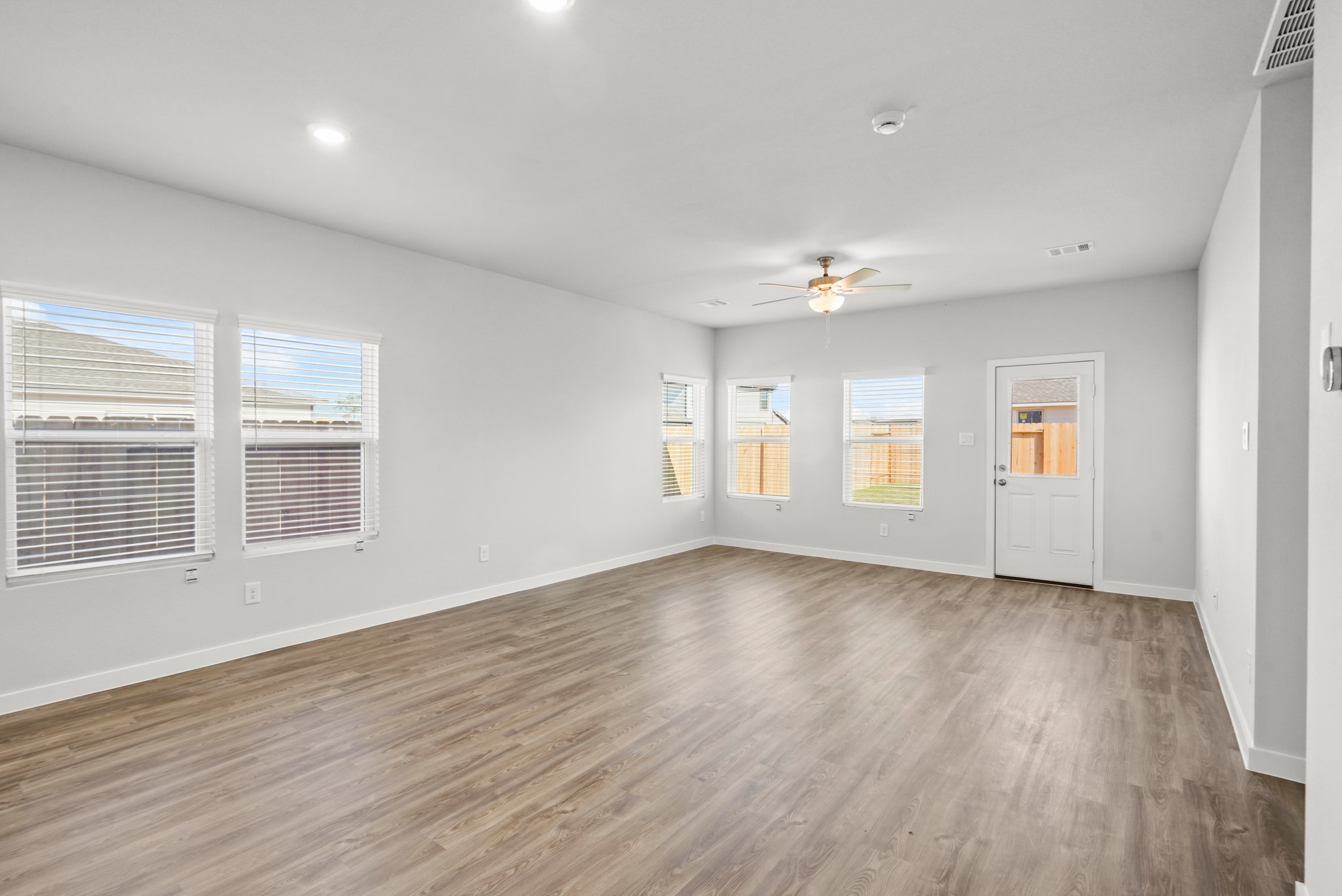 17214 White Peace Drive Property Photo 7