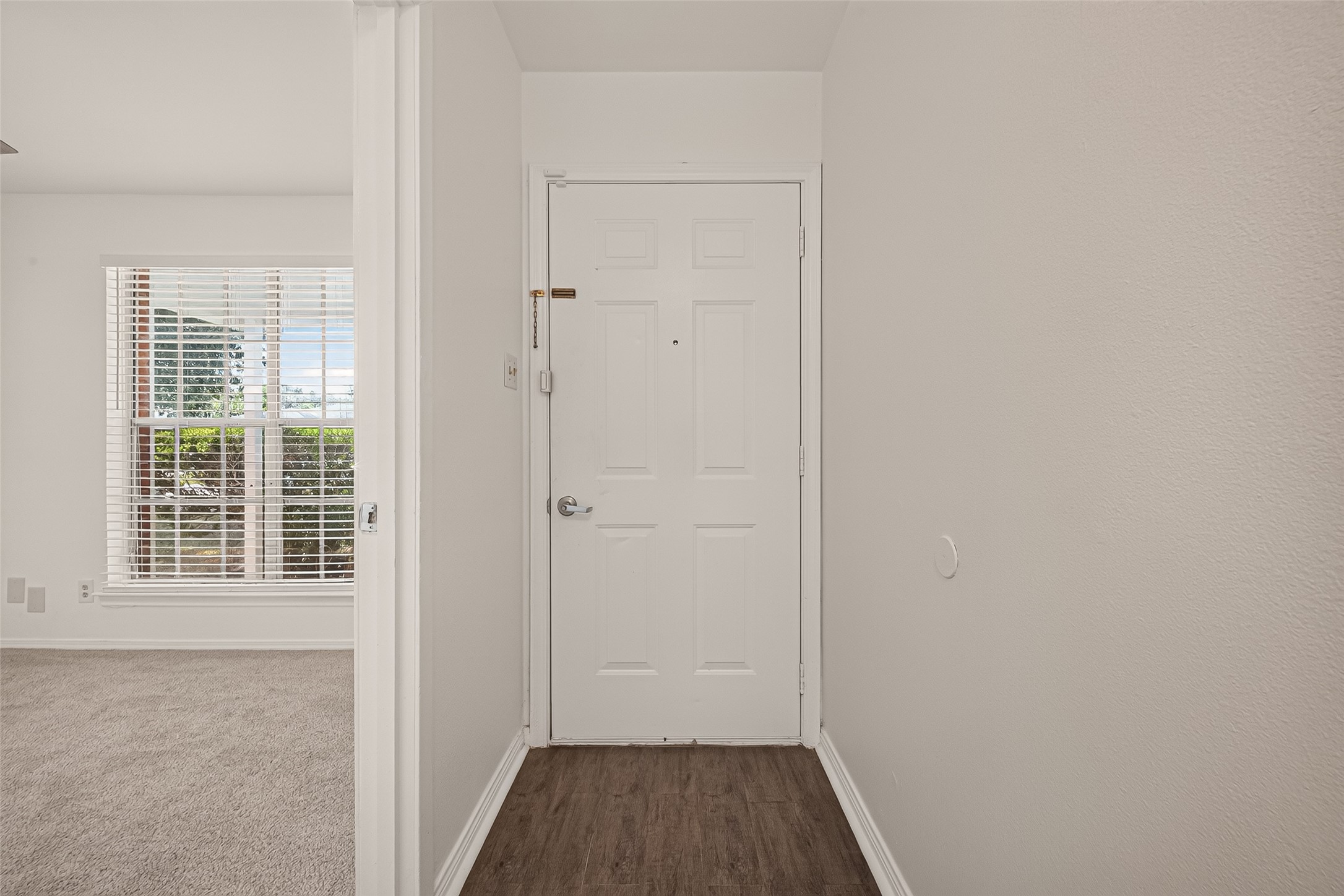 11819 S Evelyn Circle Property Photo 5