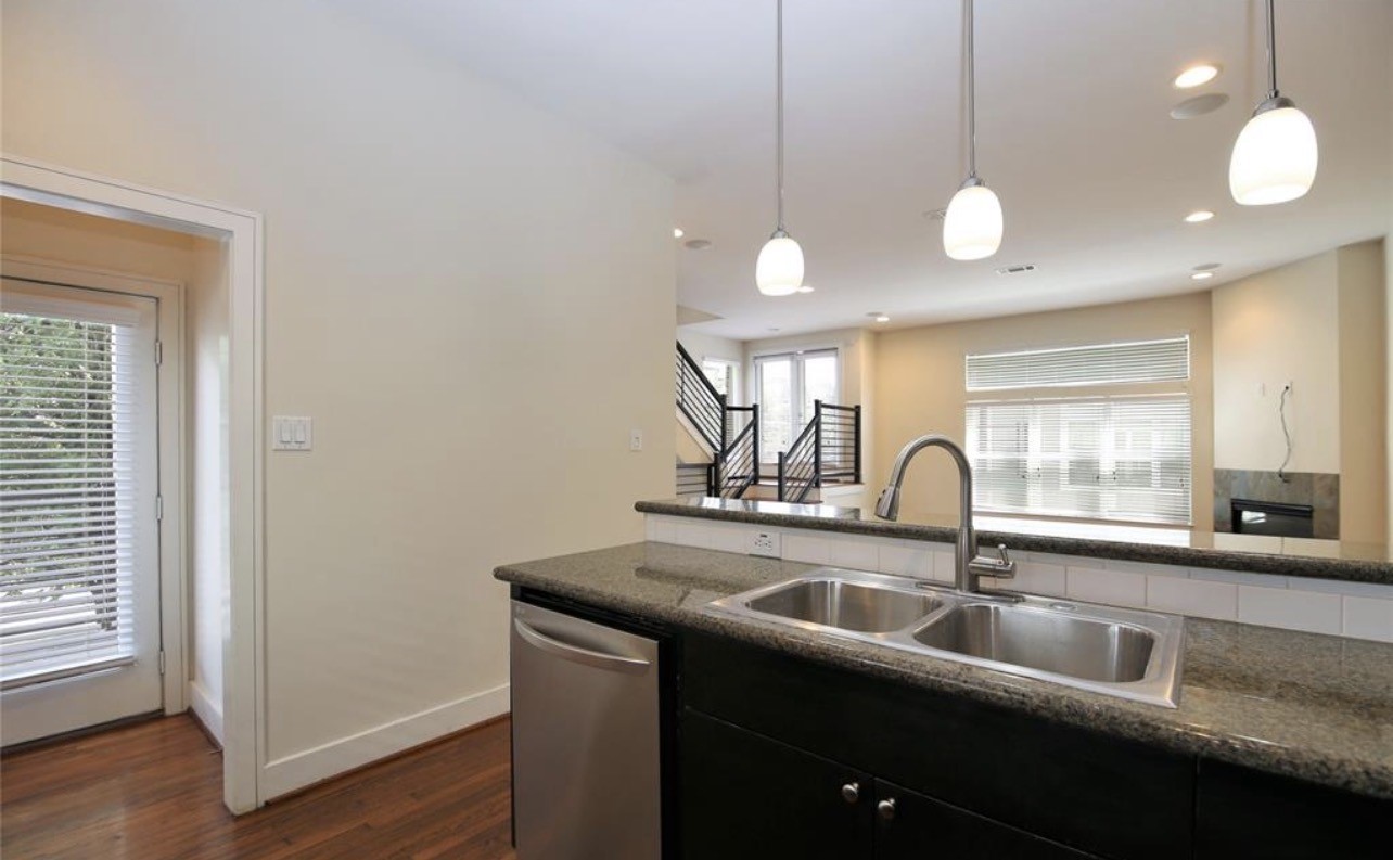 637 Rutland Street 6 Property Photo 5