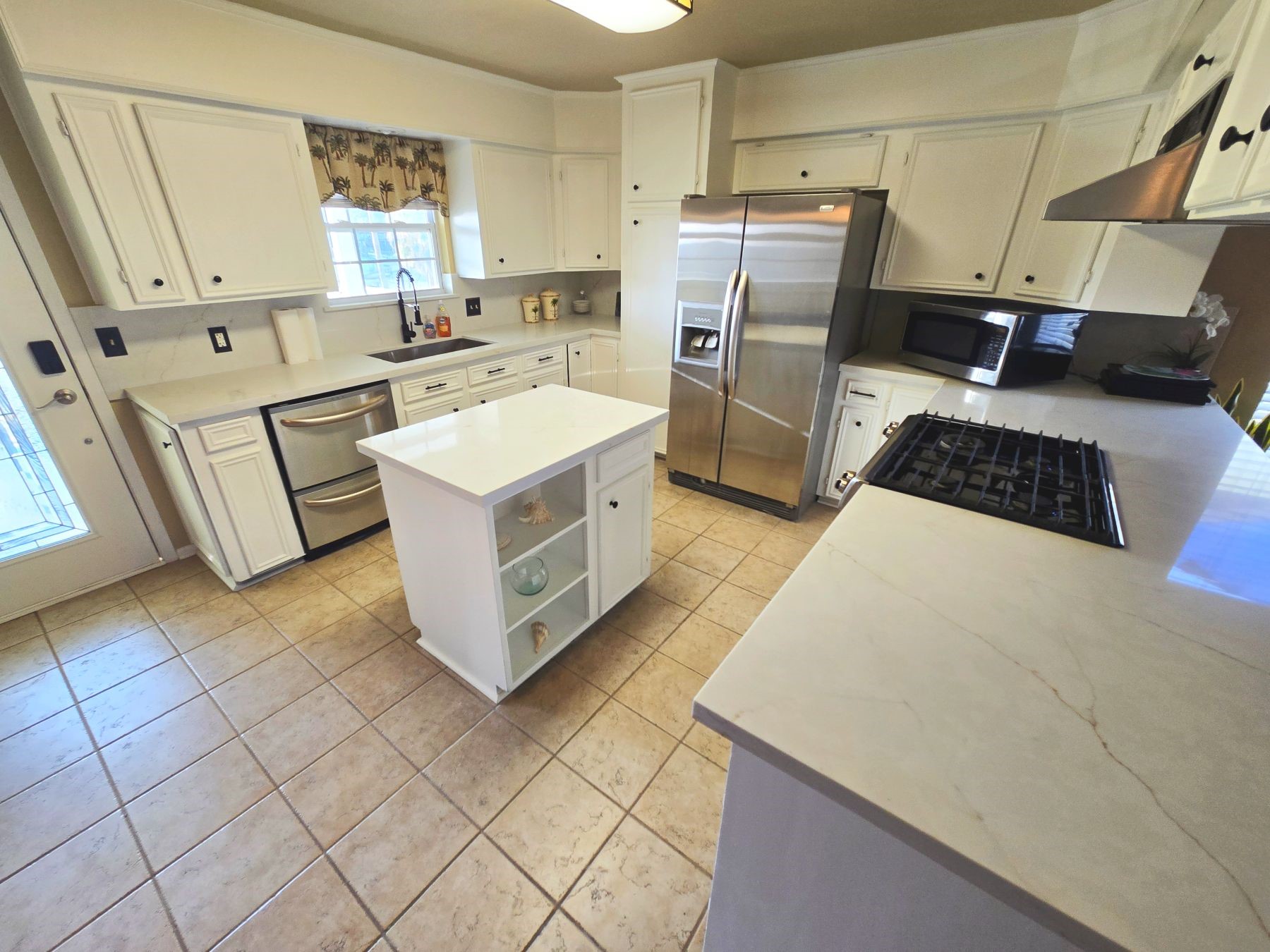 1 N Pelican Street Property Photo 1