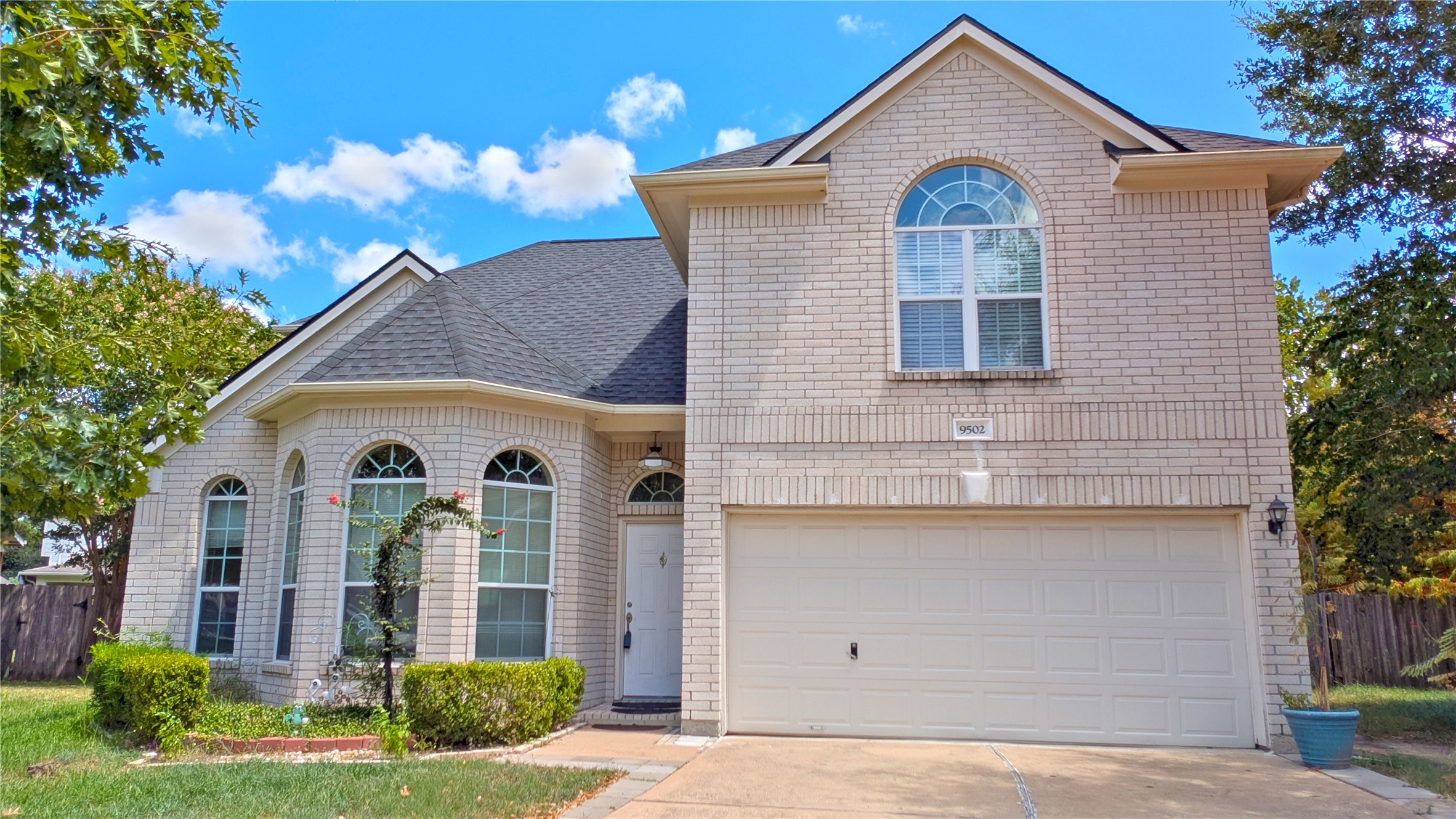 9502 Curry Landing Drive Property Photo 2