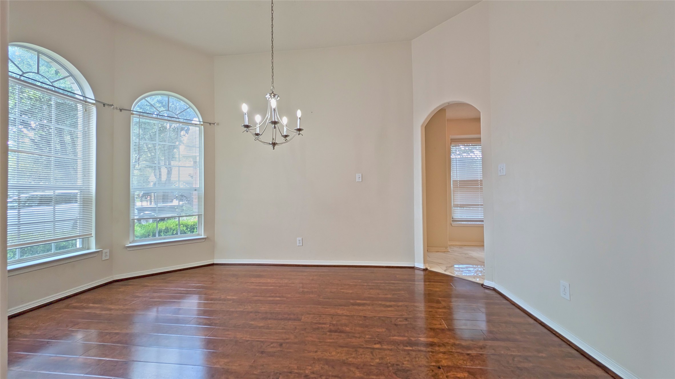 9502 Curry Landing Drive Property Photo 4