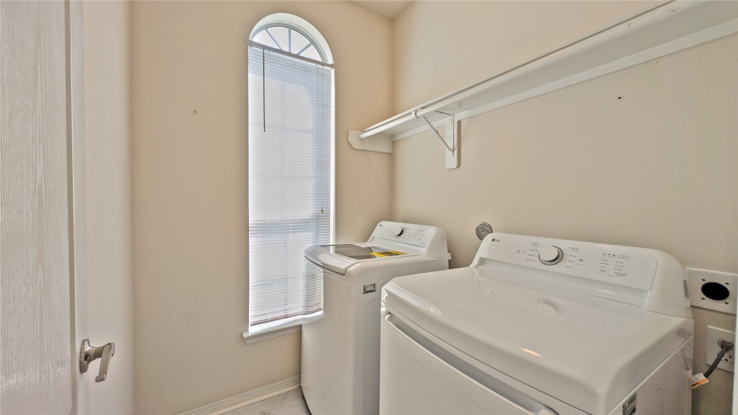 9502 Curry Landing Drive Property Photo 13