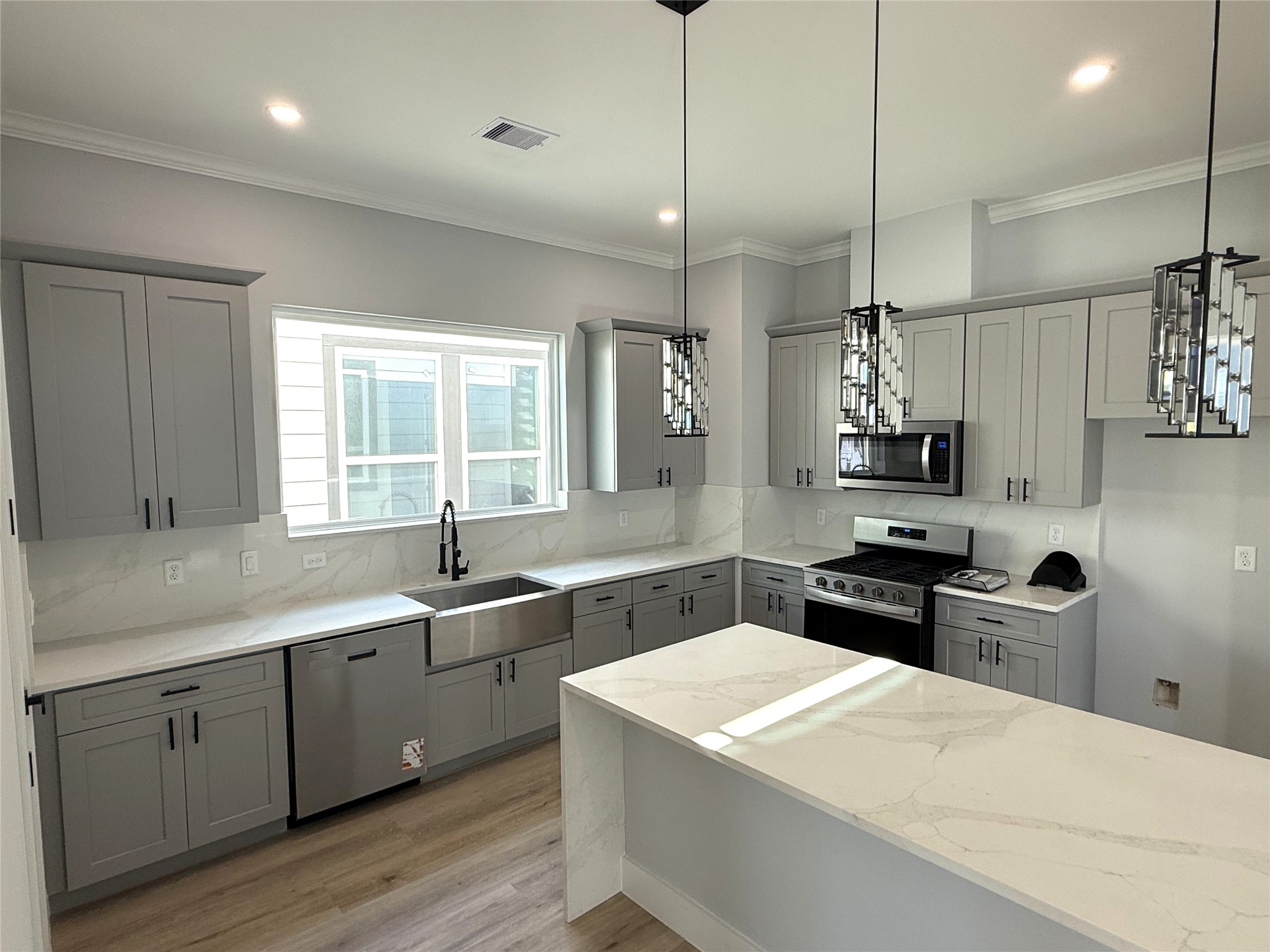 3367 Yellowstone Boulevard Property Photo 6