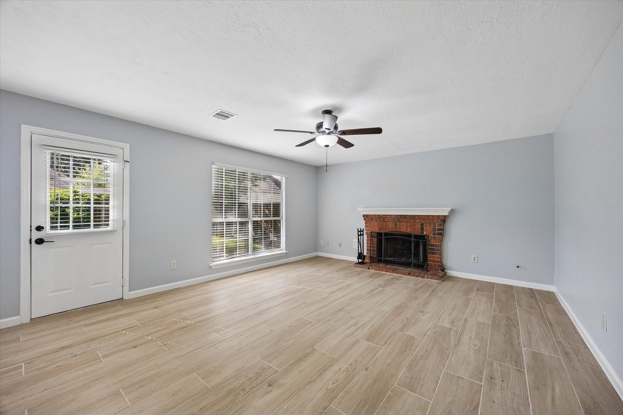 806 Forest Bay Court Property Photo 5
