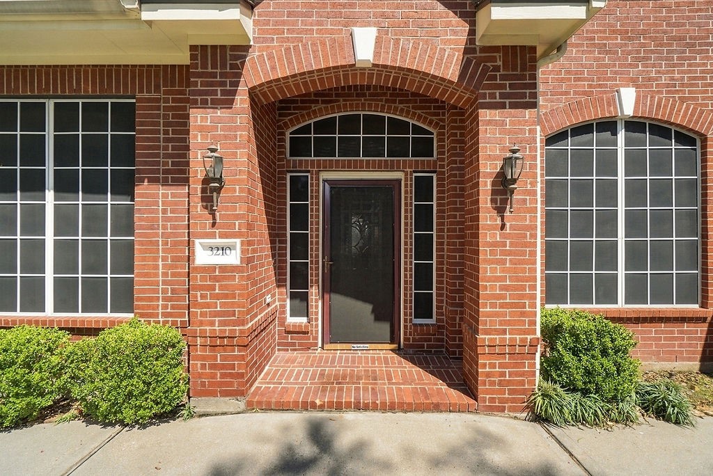 3210 Silverberry Trail Property Photo 2