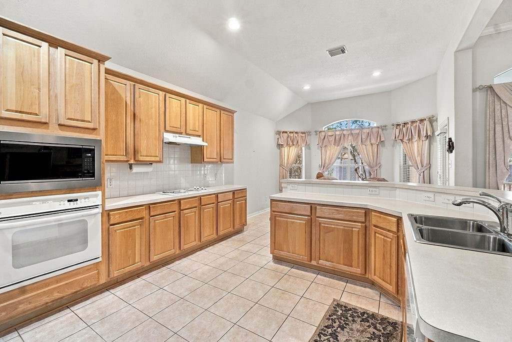 3210 Silverberry Trail Property Photo 7