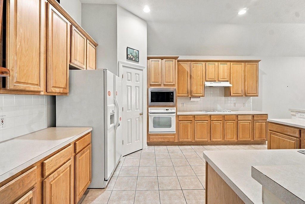 3210 Silverberry Trail Property Photo 8