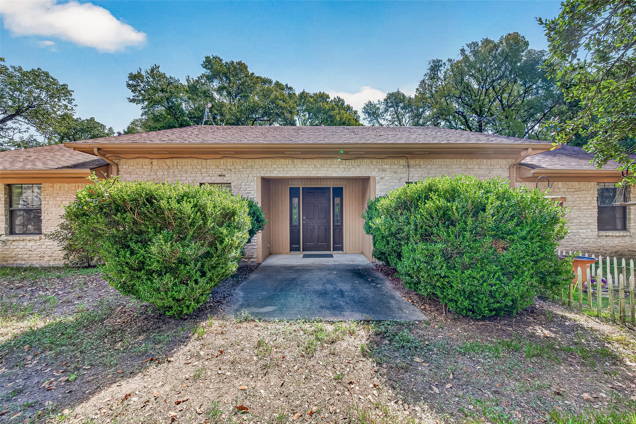 1135 Buescher Road Property Photo 5
