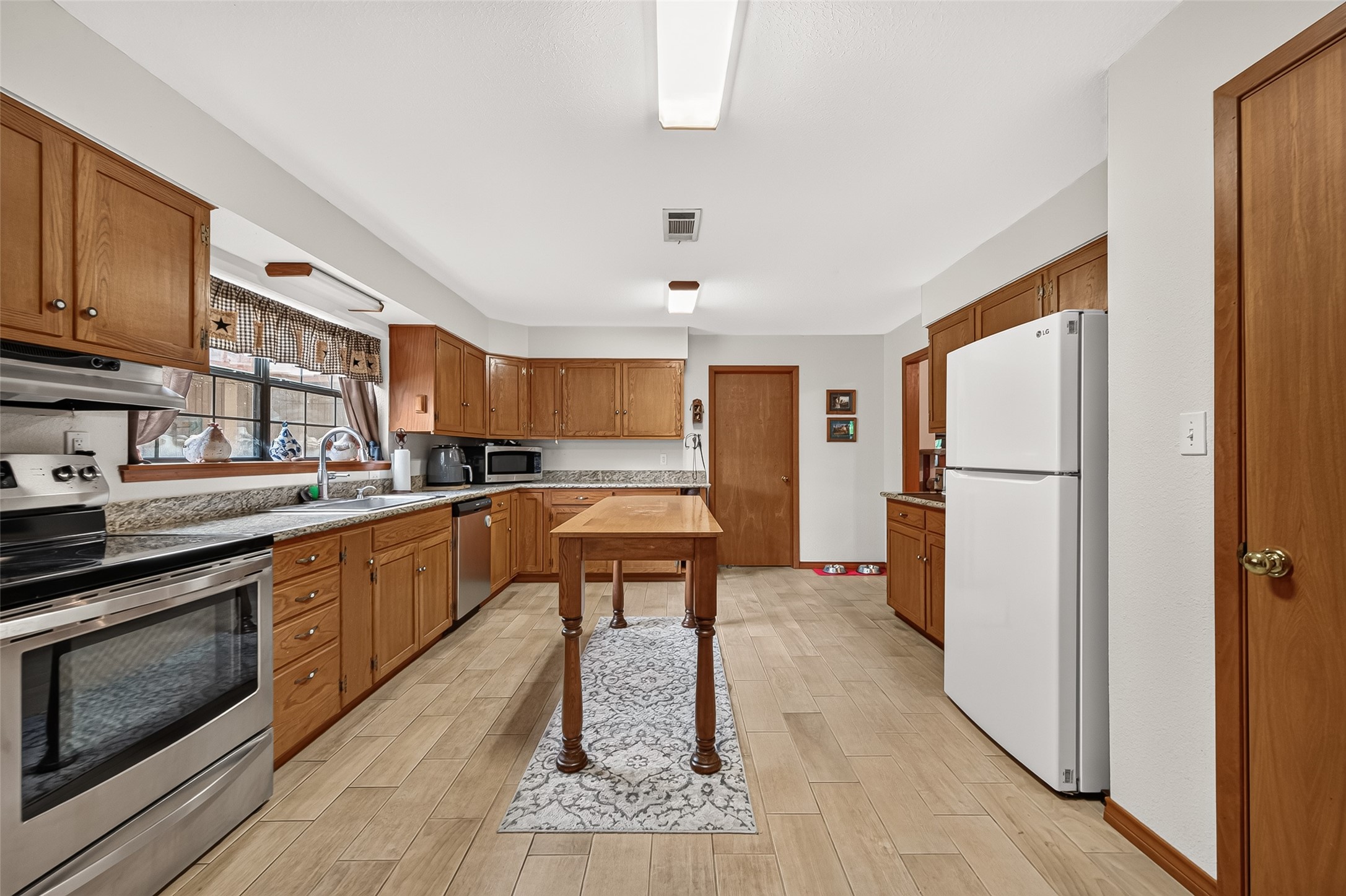 1135 Buescher Road Property Photo 10