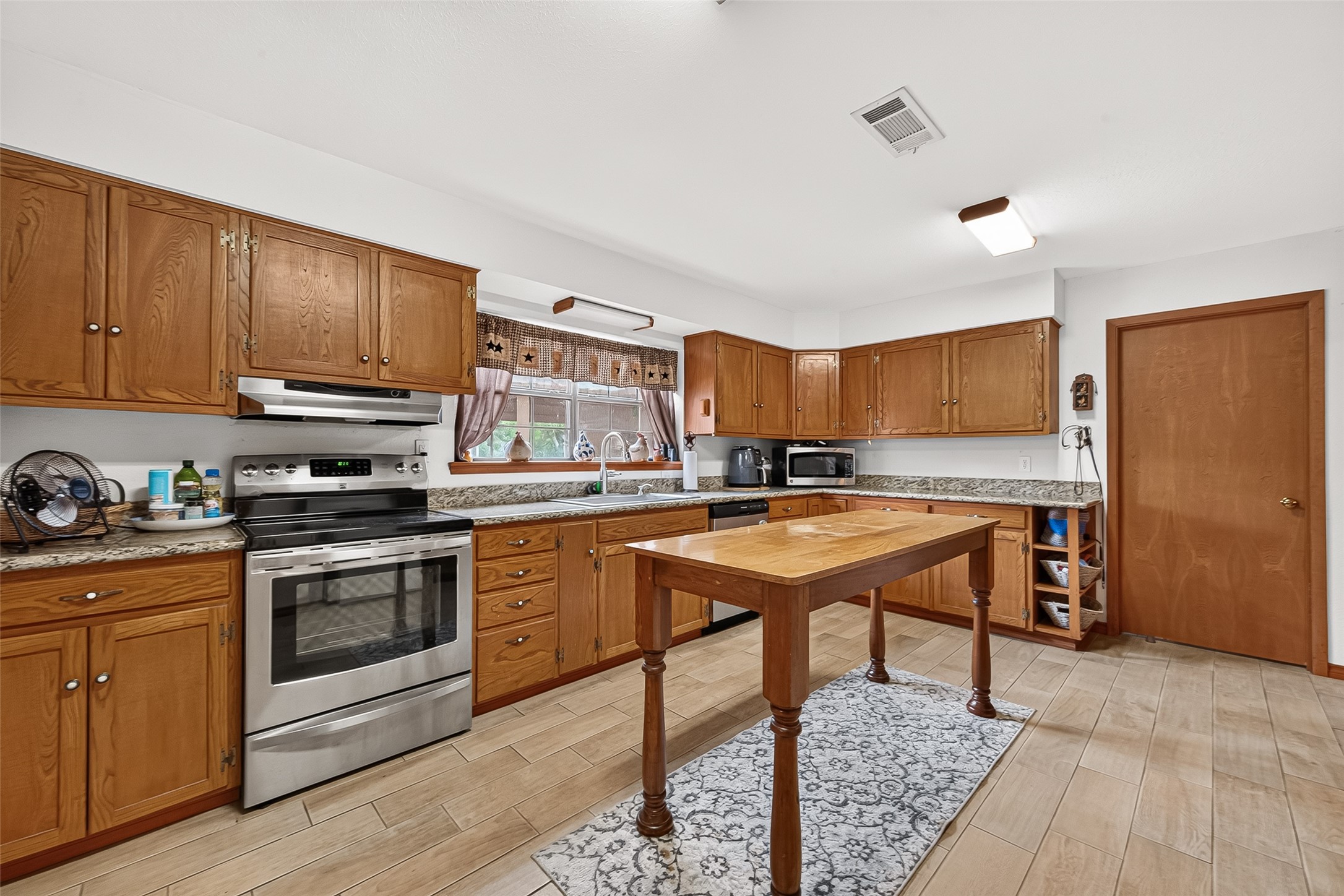1135 Buescher Road Property Photo 11