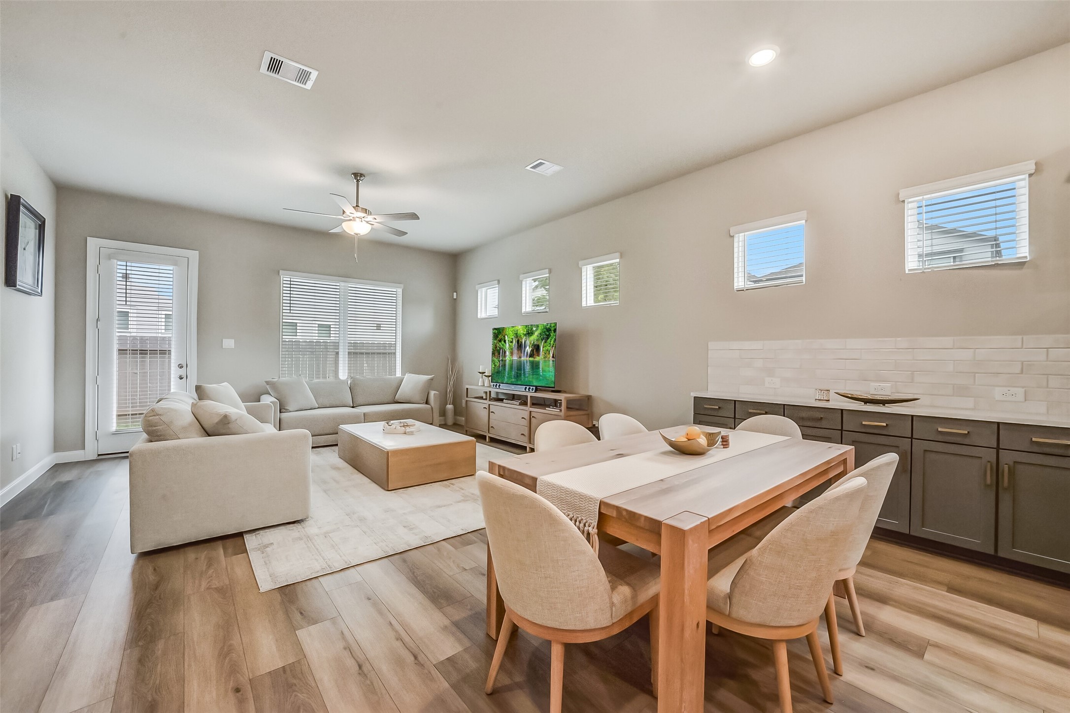 4204 Weathered Oak Drive Property Photo 8