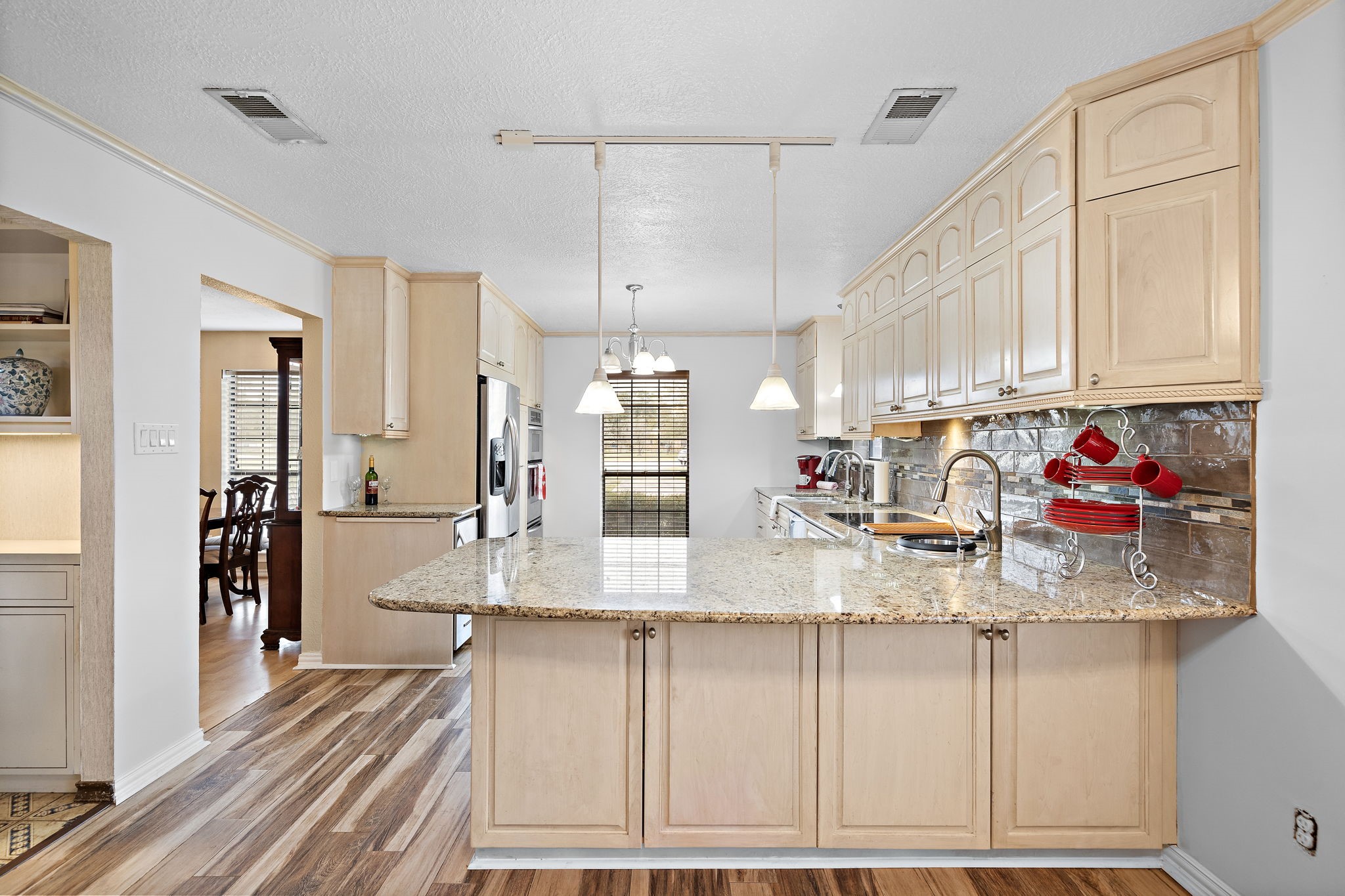 9300 Oakcrest Drive Property Photo 15