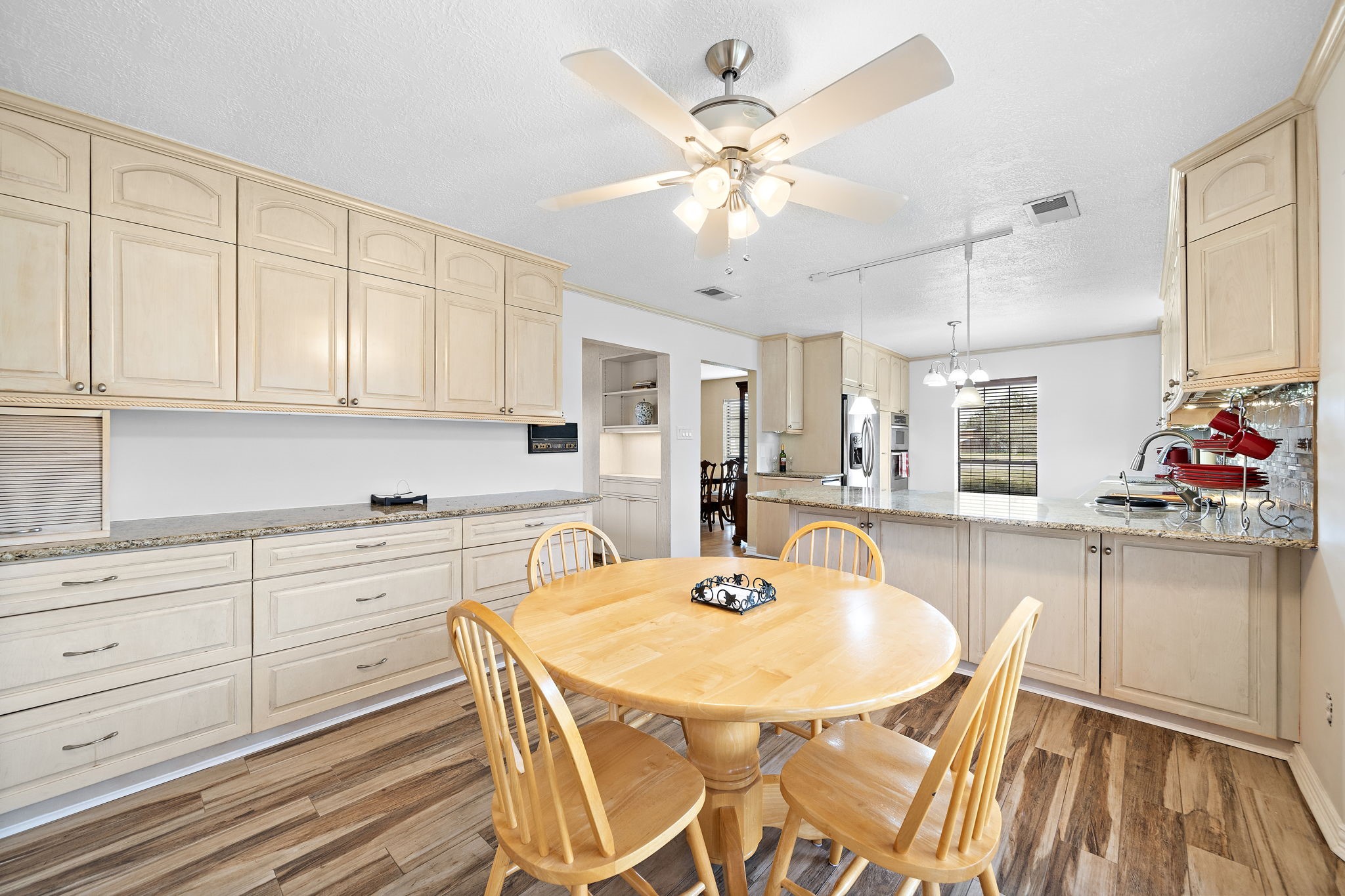 9300 Oakcrest Drive Property Photo 18